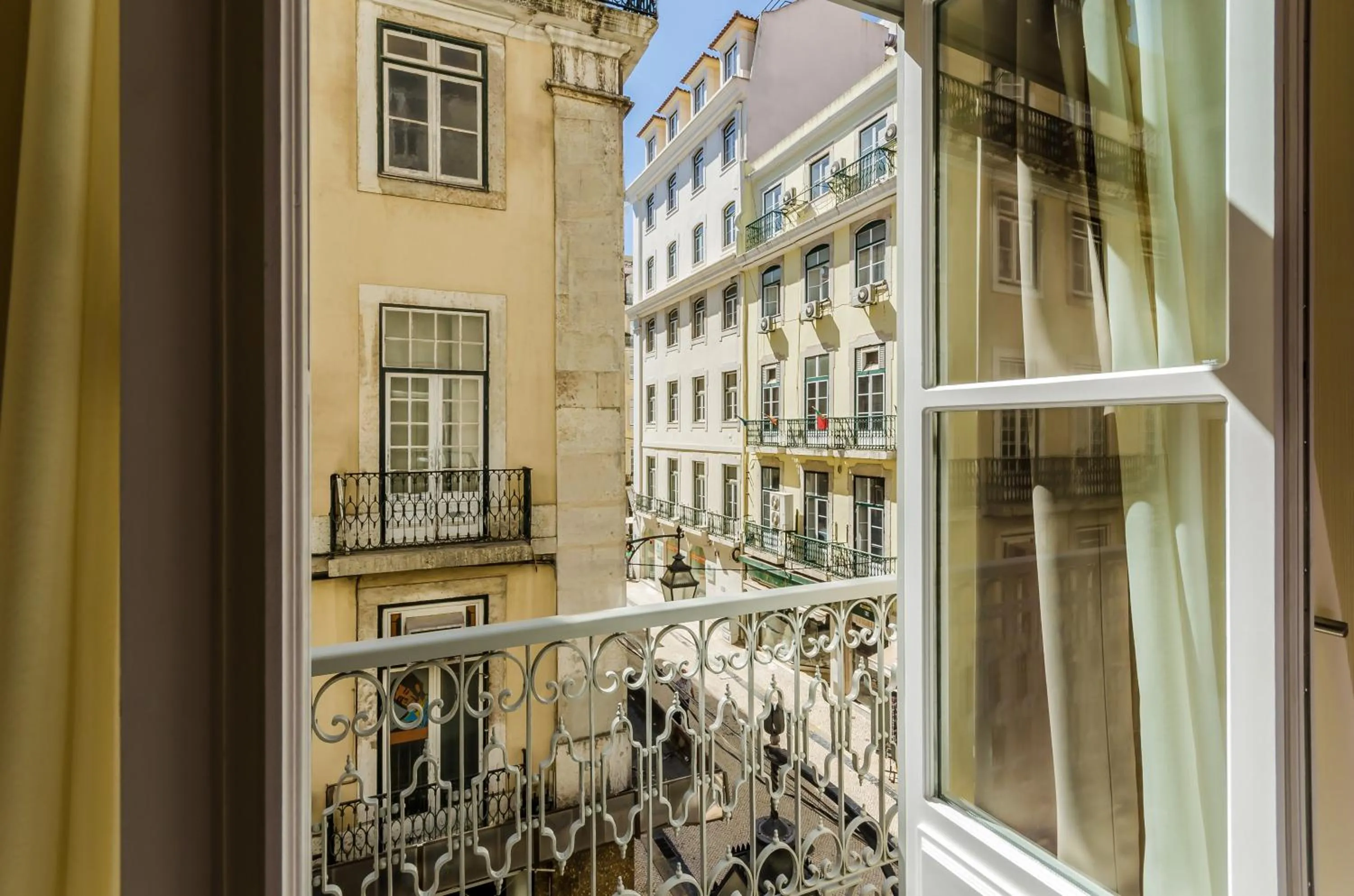 View (from property/room) in behotelisboa