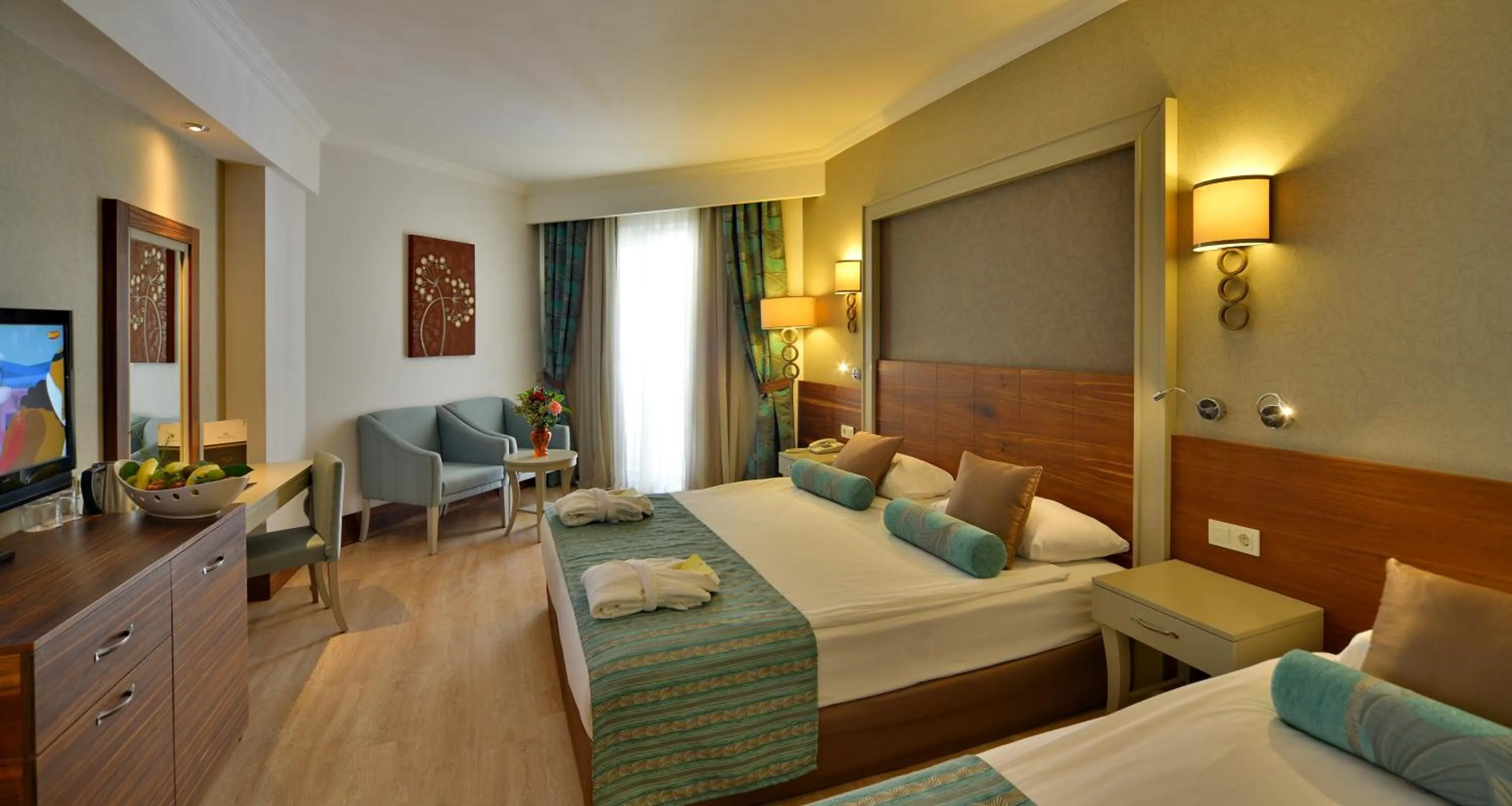 Bed in Side Crown Palace Ultra All Inclusive