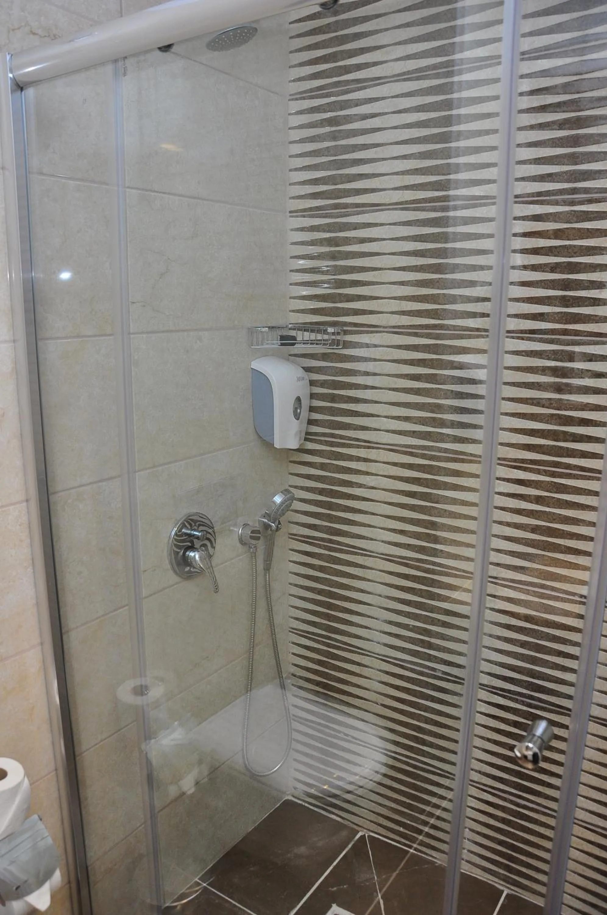 Shower in Side Crown Palace Ultra All Inclusive
