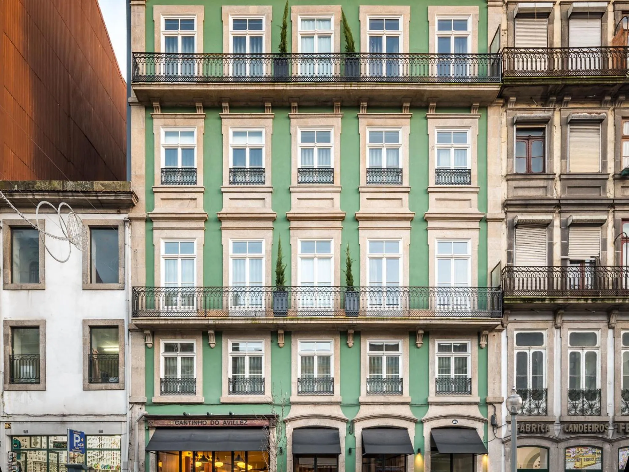 Property building in Mouzinho 160