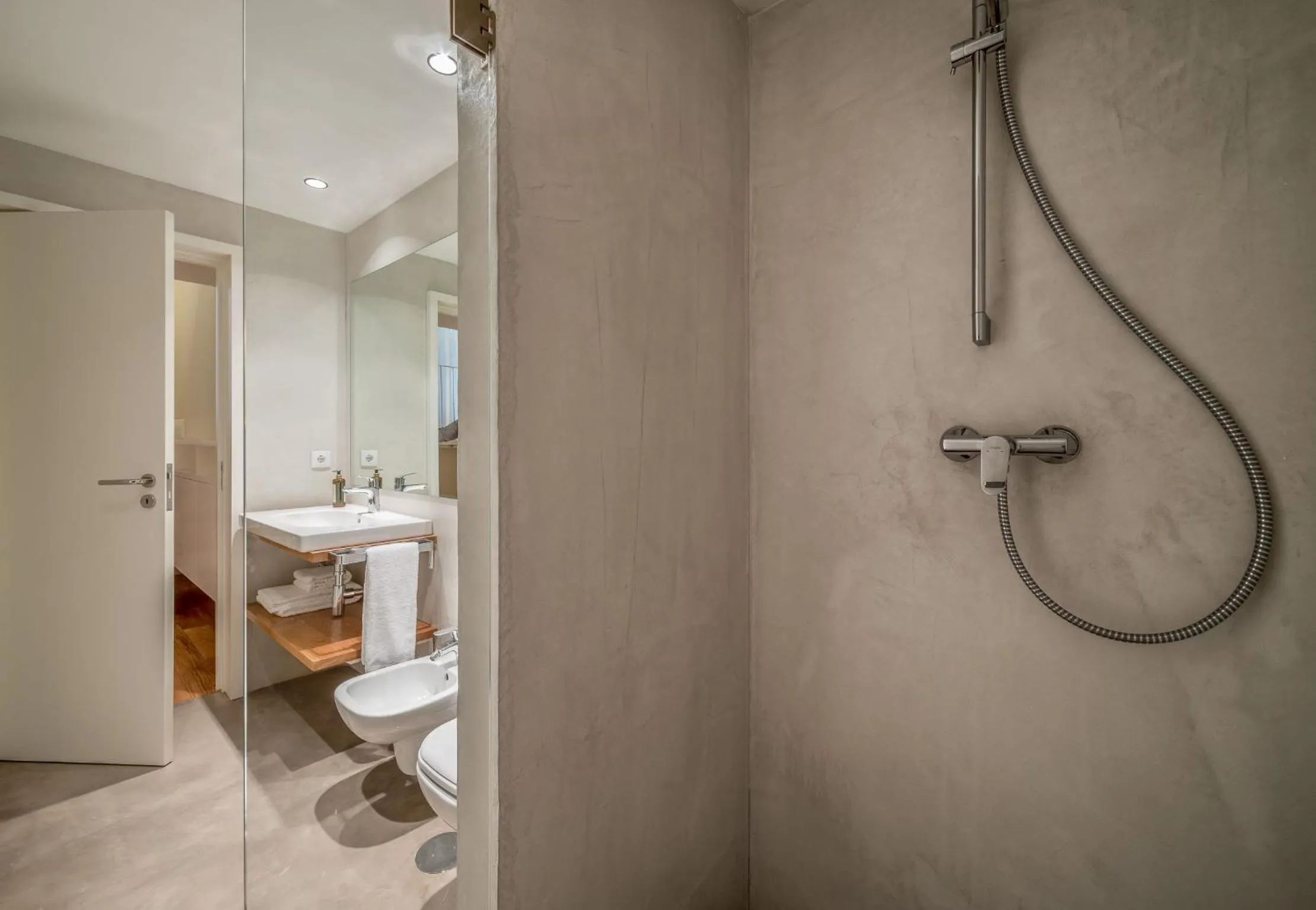 Bathroom in Mouzinho 160