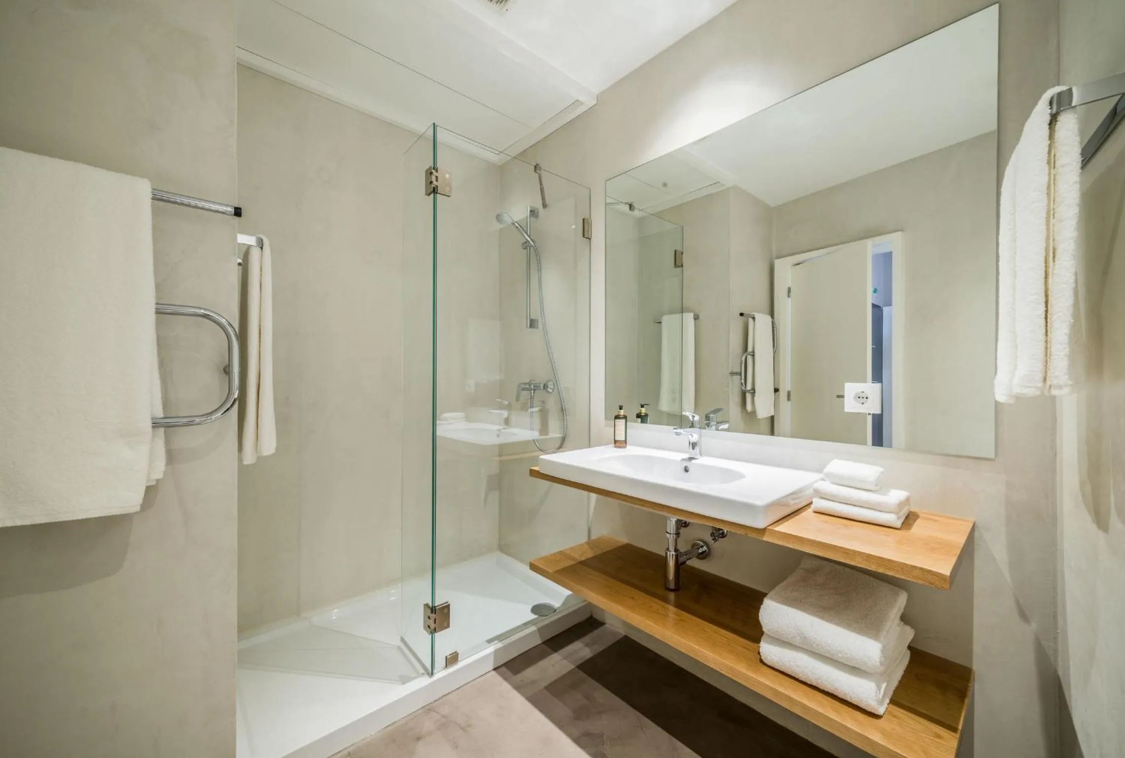 Bathroom in Mouzinho 160