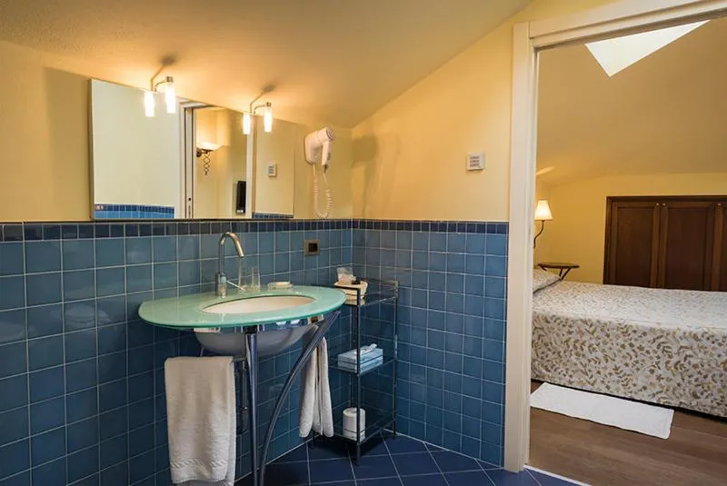 Bathroom, Bed in La Darsena Boutique Hotel & Restaurant