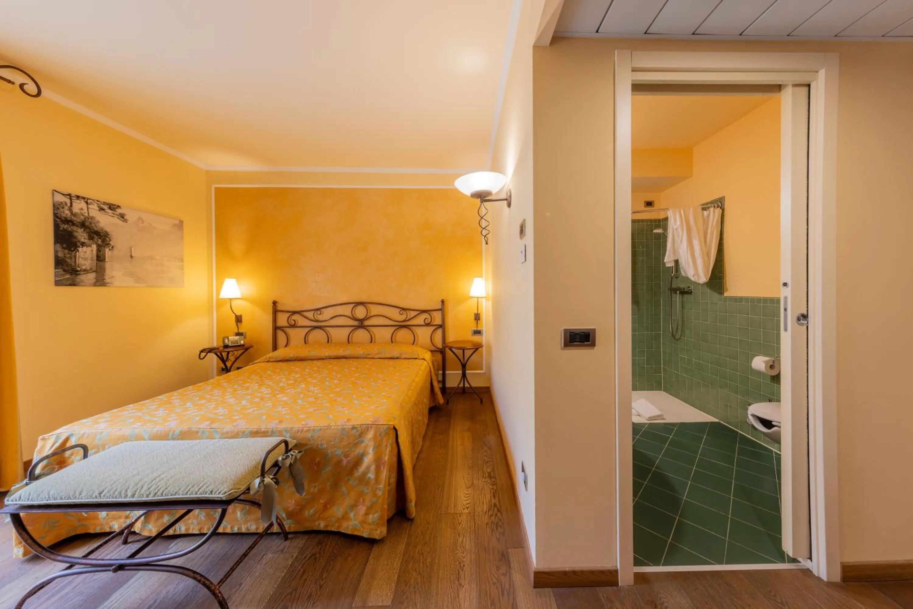 Shower, Bed in La Darsena Boutique Hotel & Restaurant