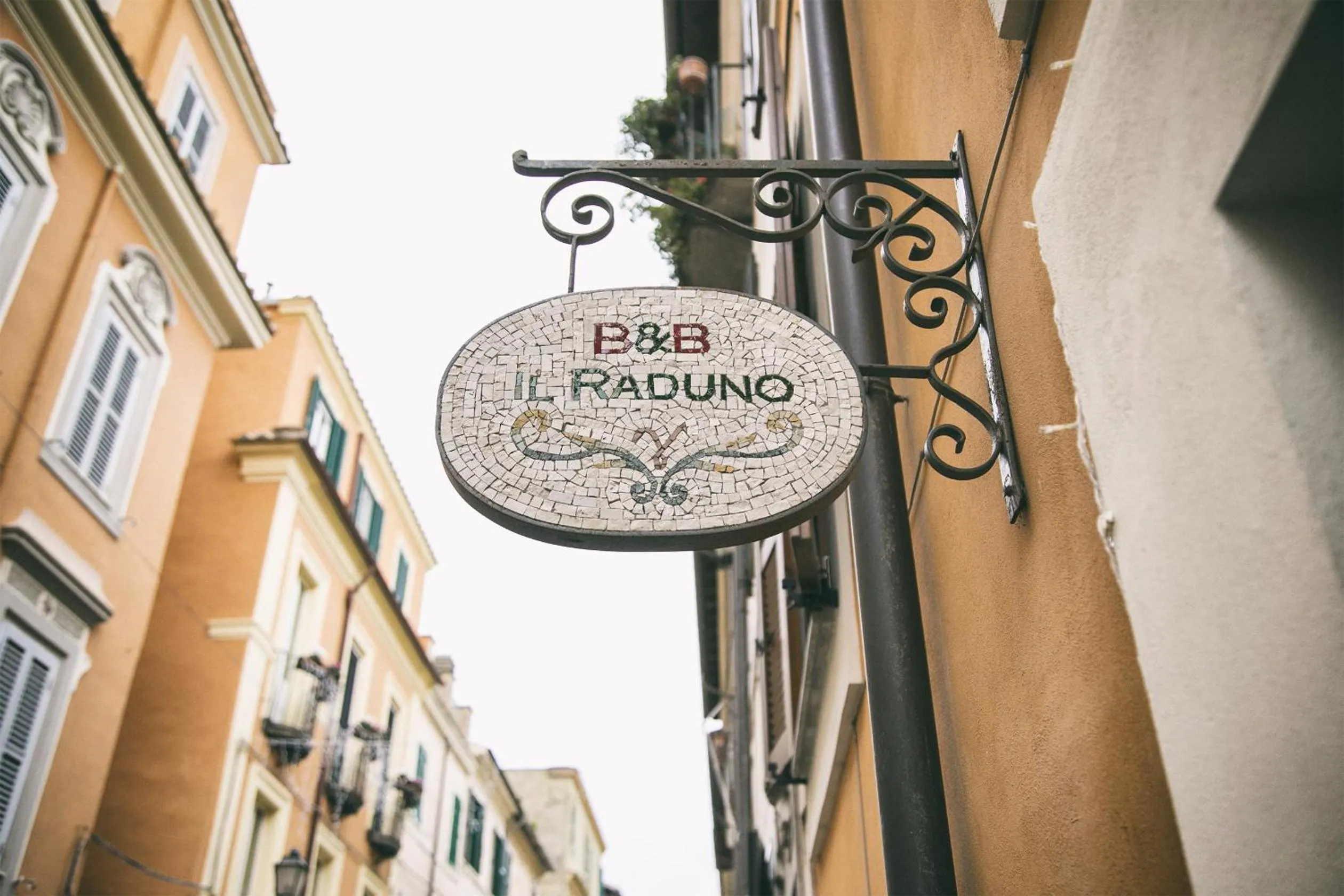 Property logo or sign in Il Raduno