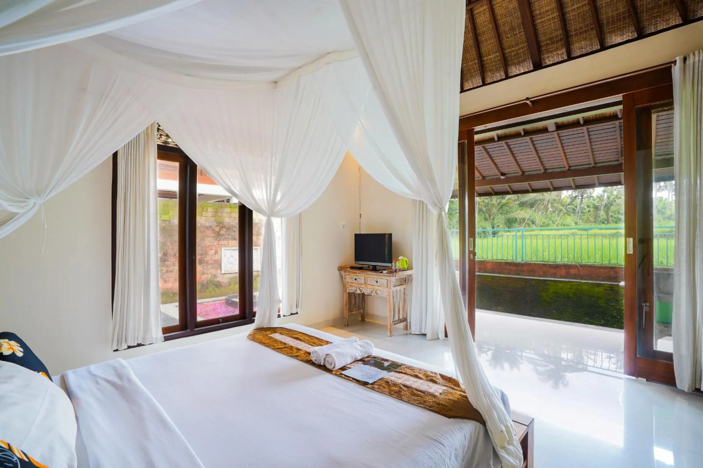 Bed in Ubud Sawah Scenery Villa and Homestay