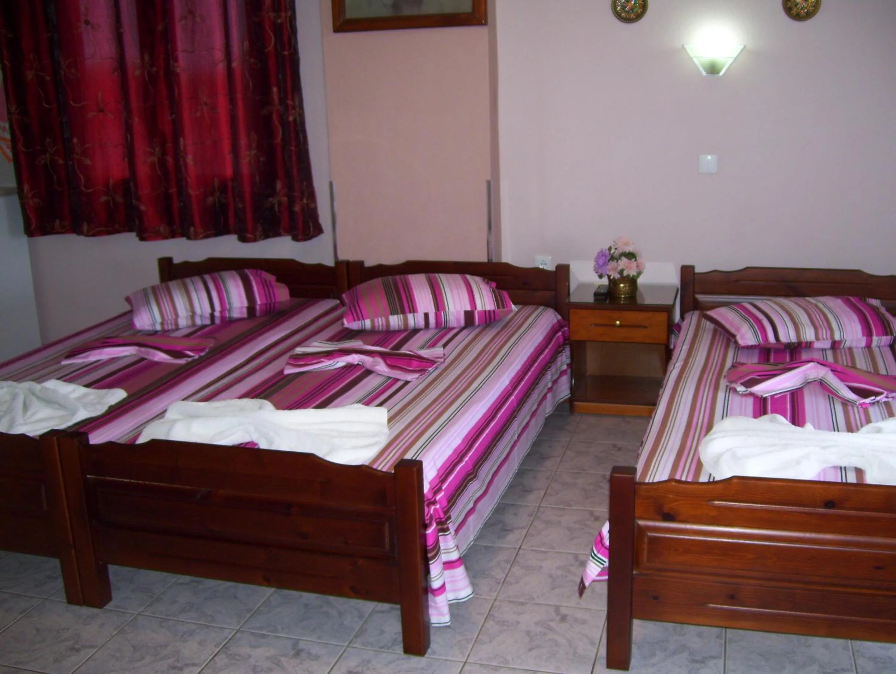 Shower, Bed in Verginia Studios