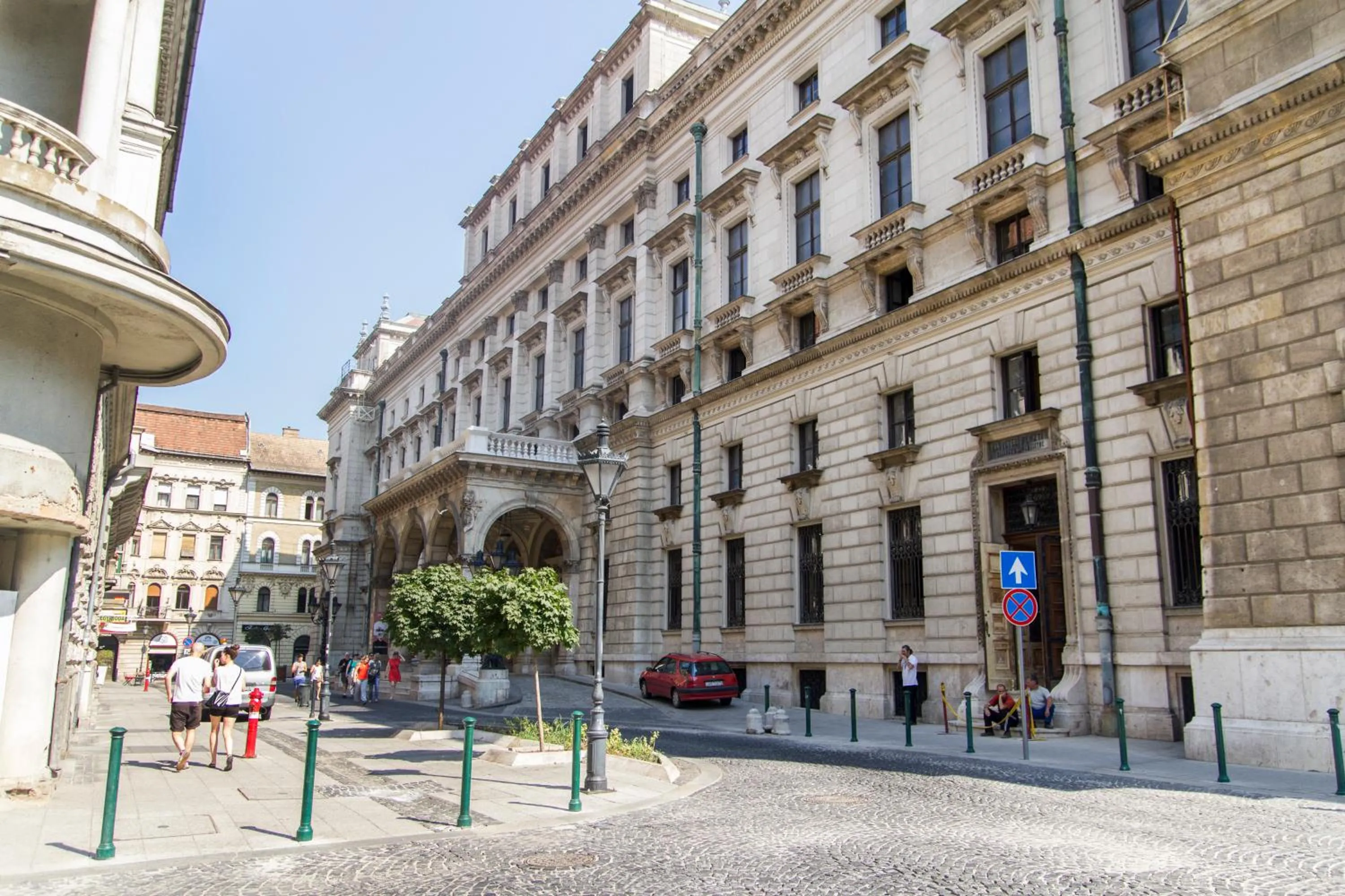 Neighbourhood in Real Apartments Révay