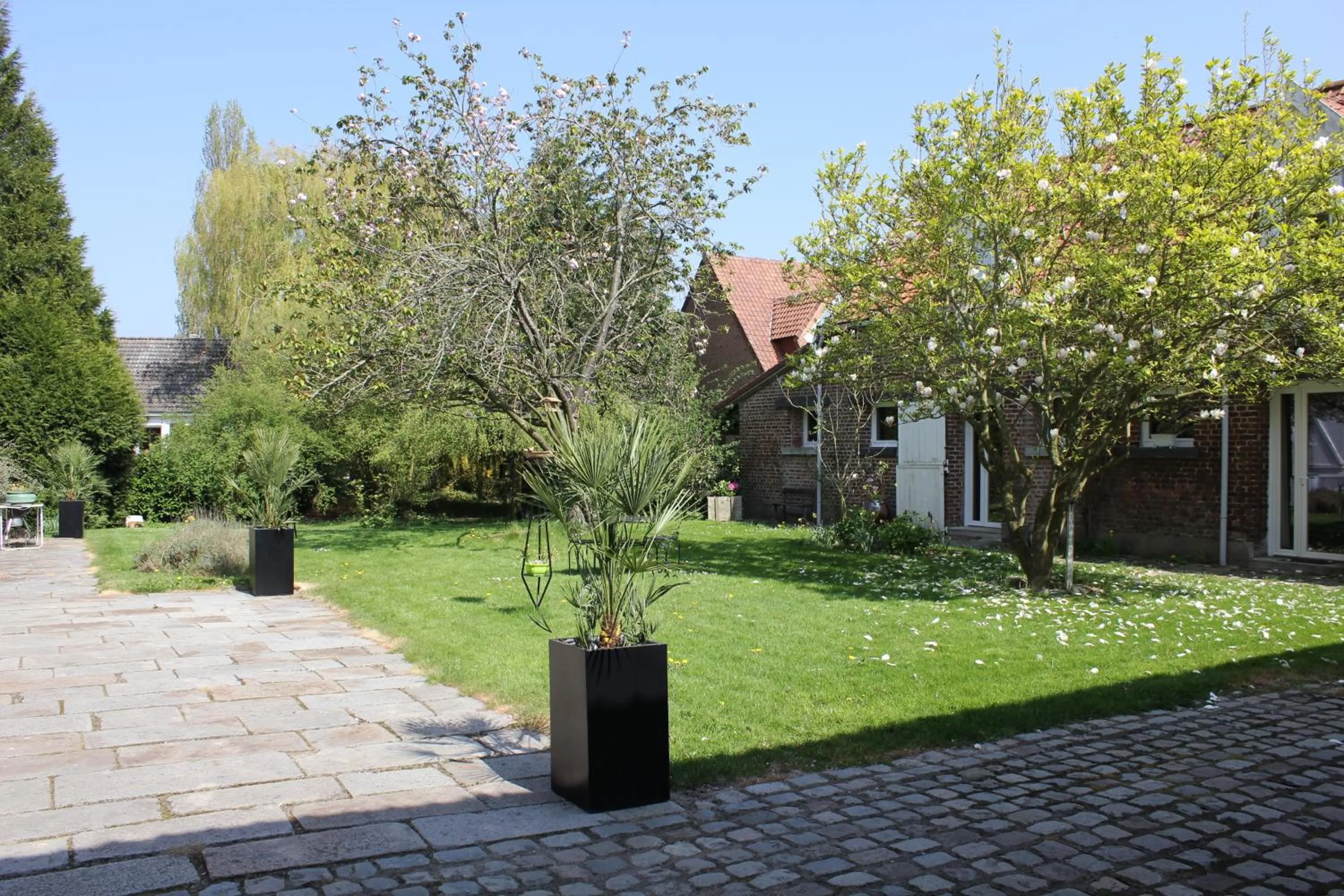 Garden view in L'Heure Bleue gîtes et chambres d'hôtes