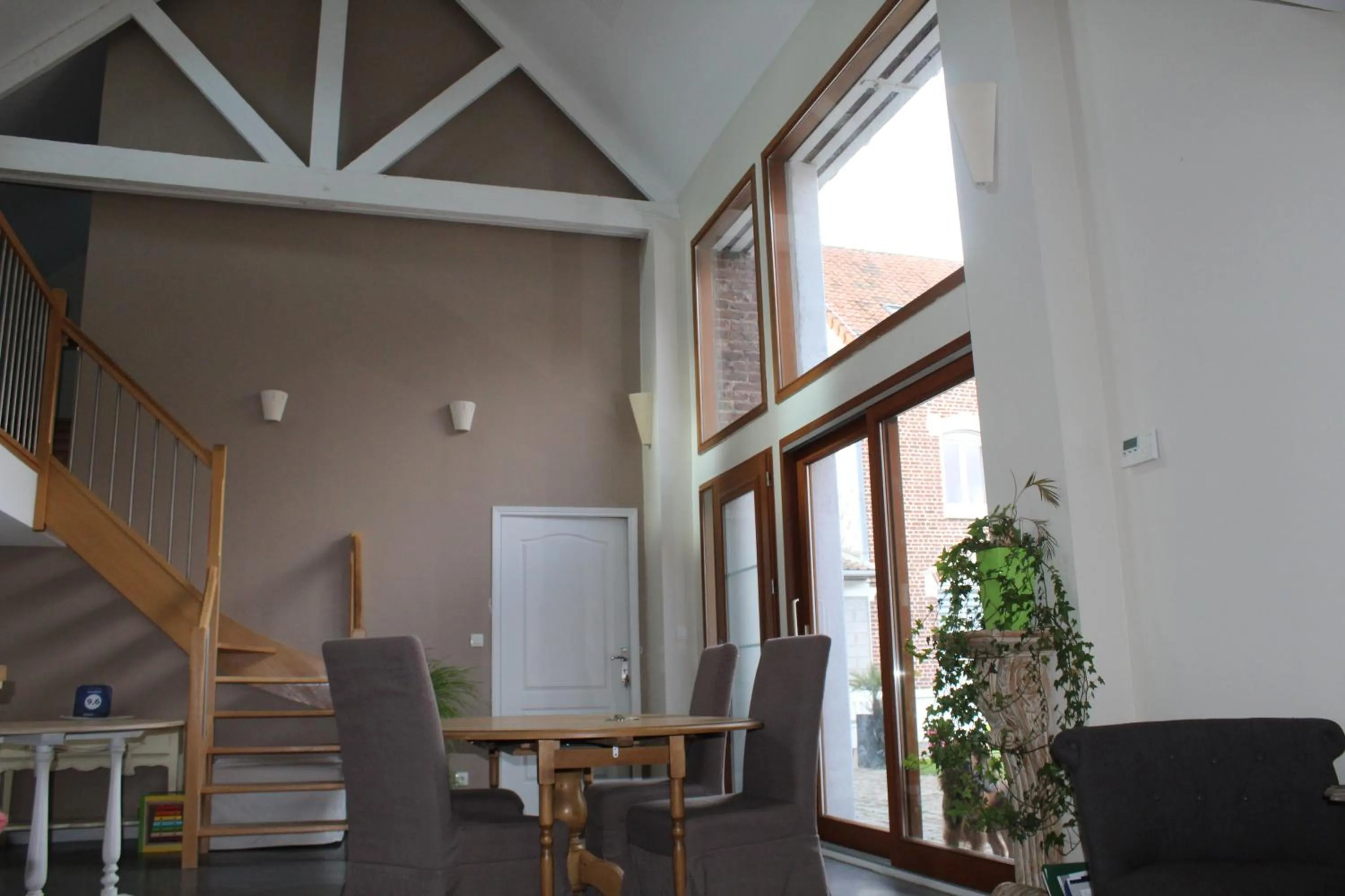 Dining area in L'Heure Bleue gîtes et chambres d'hôtes