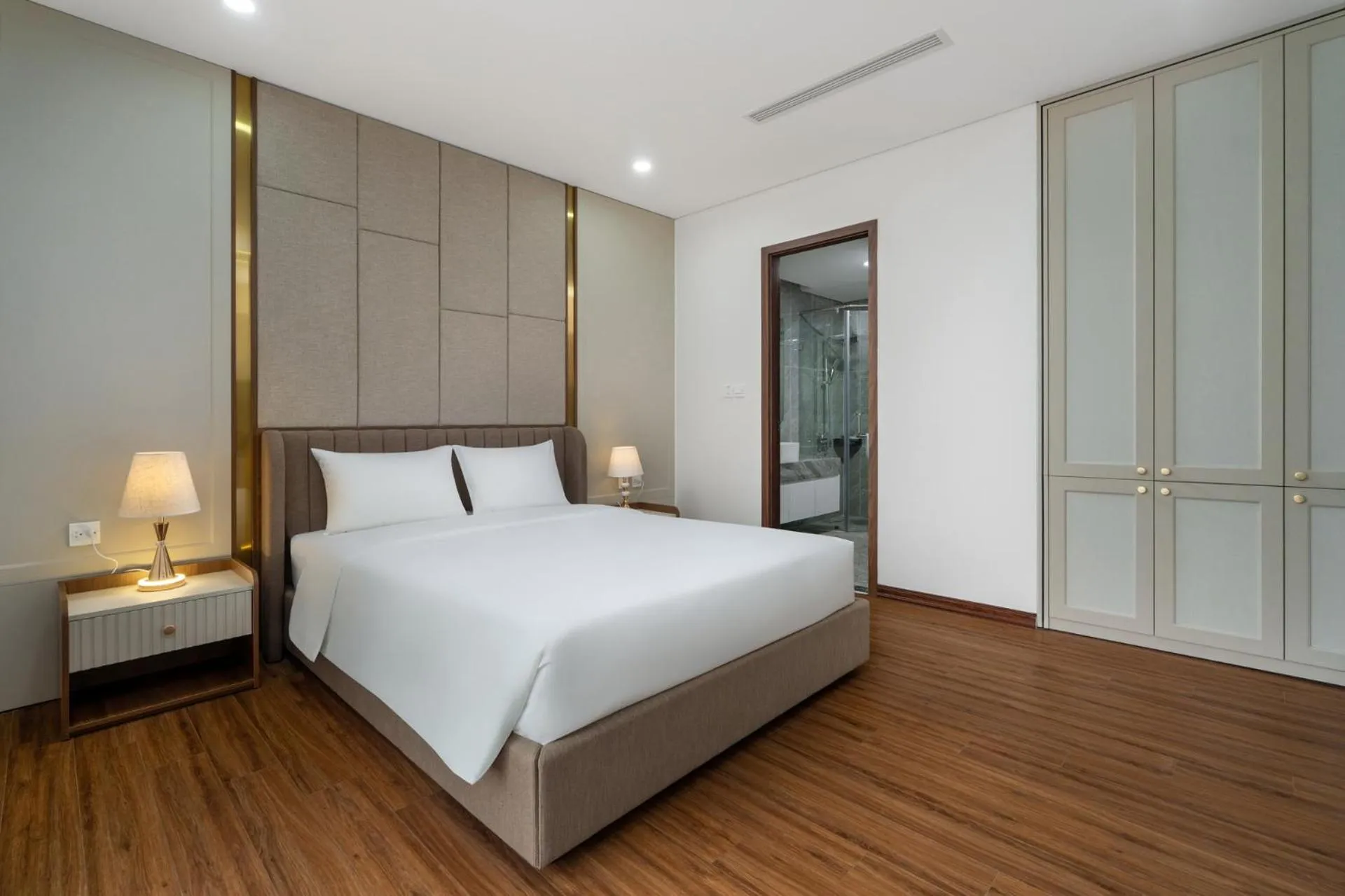 Bedroom, Bed in Aravelle Suites