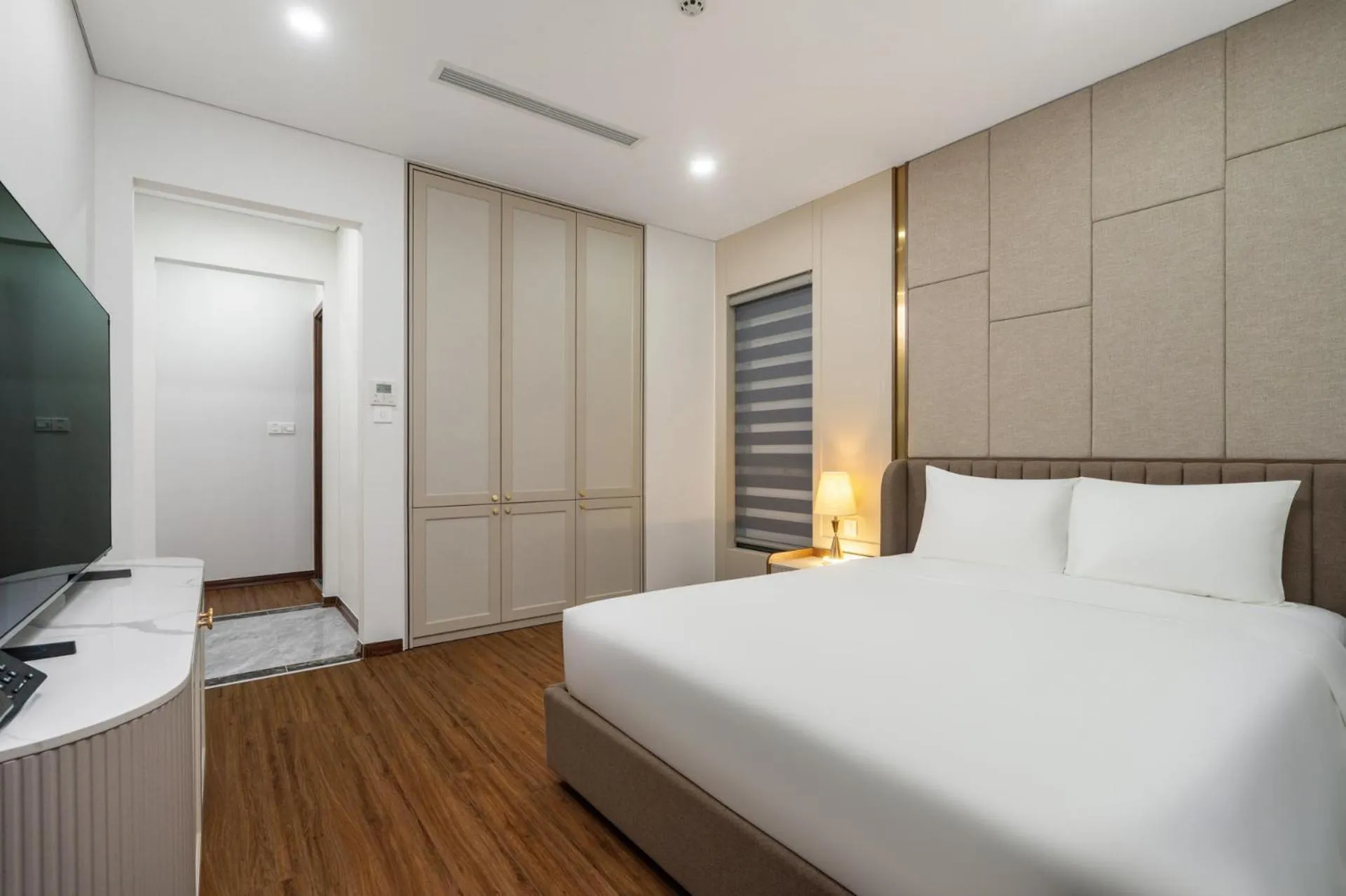 Bedroom, Bed in Aravelle Suites
