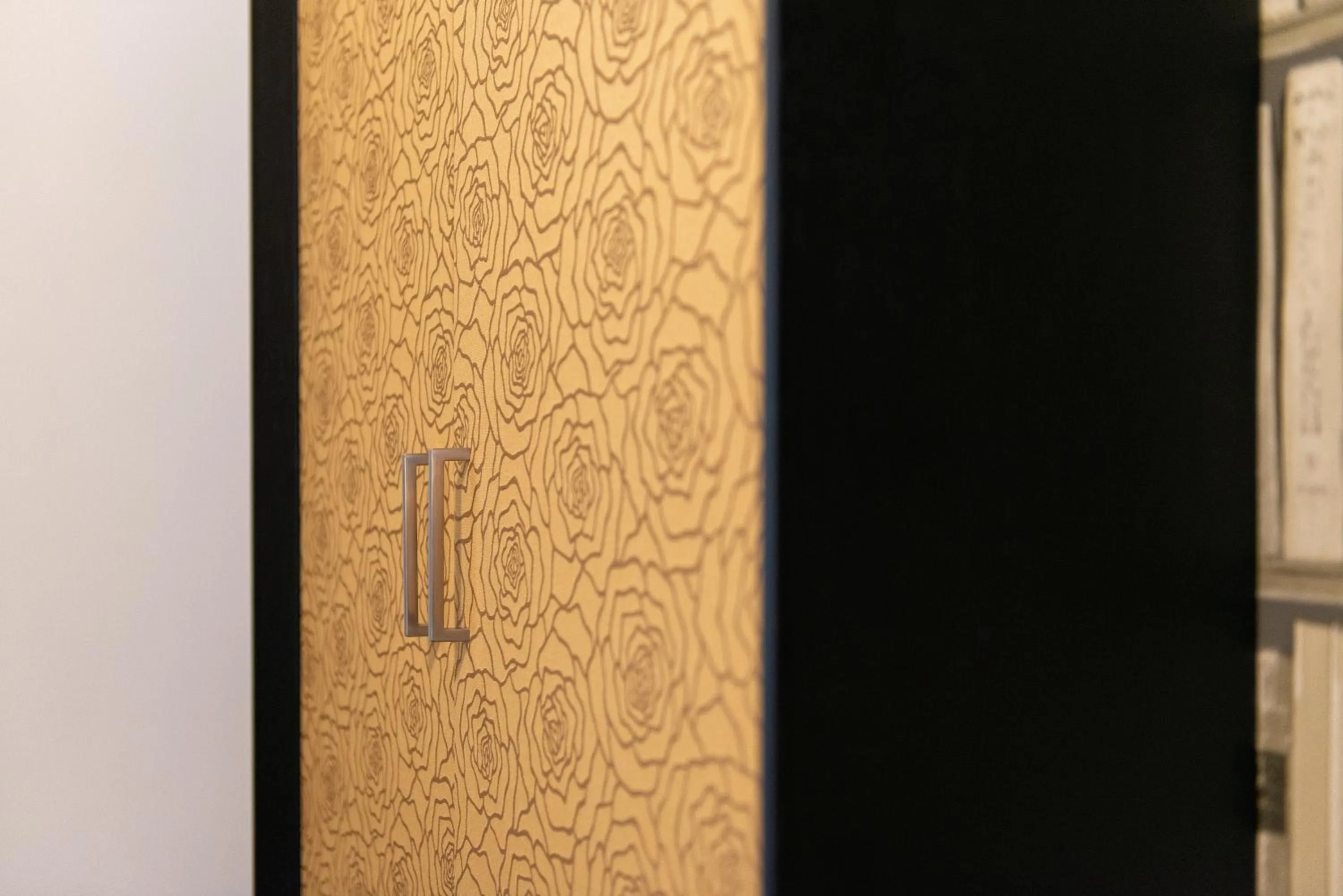 Decorative detail in Maison Evelina