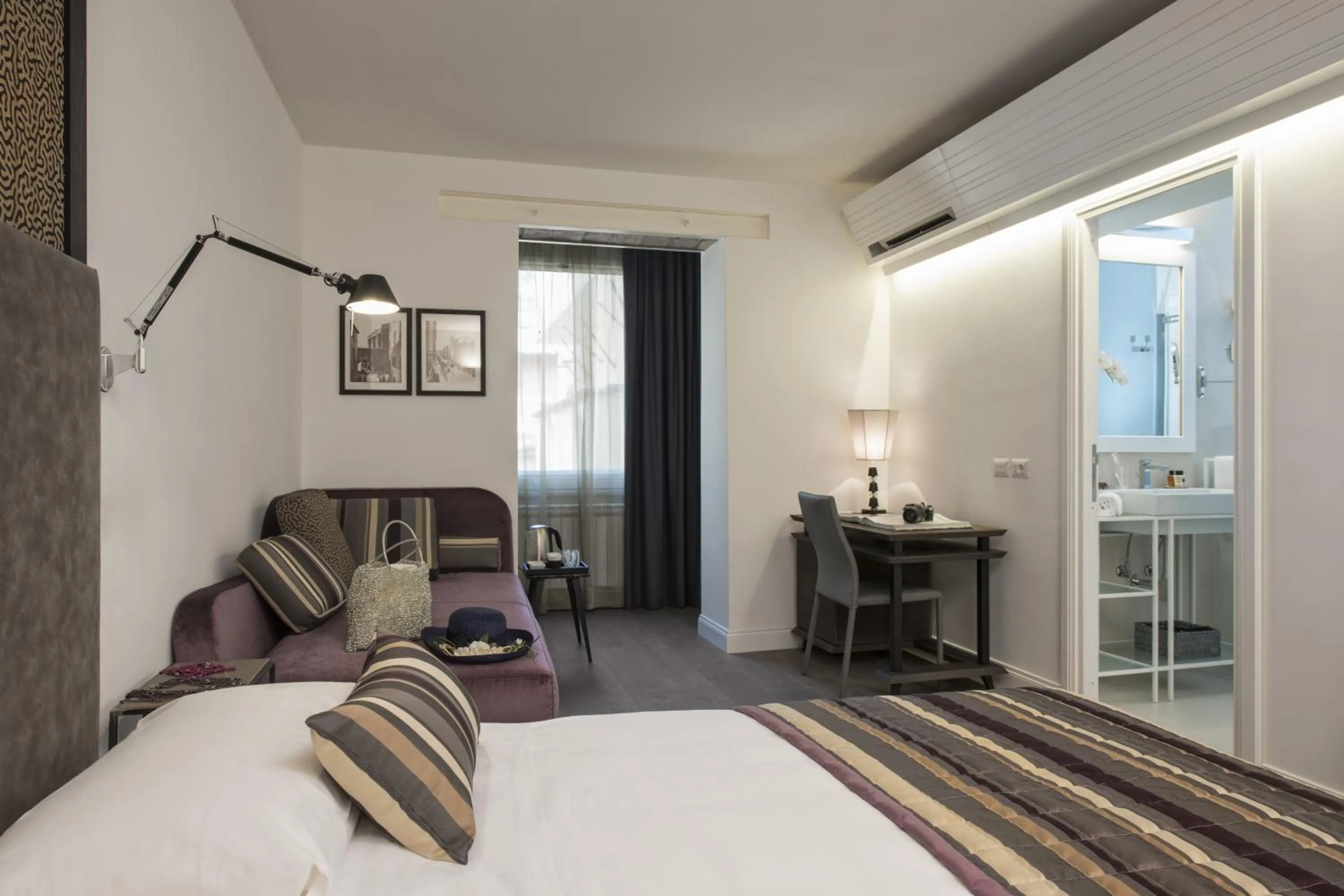 Photo of the whole room, Bed in Maison Evelina