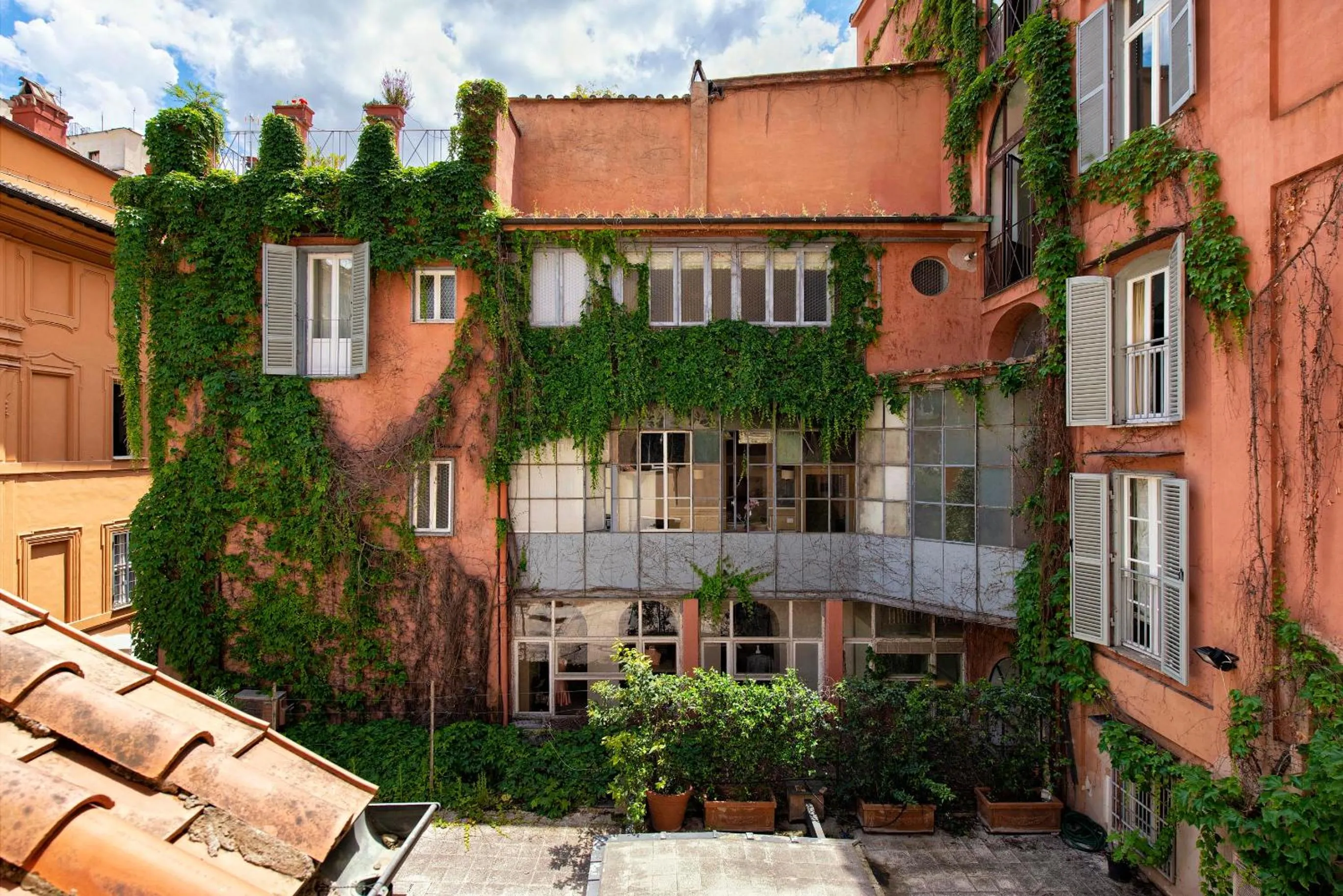 Property building in Maison Evelina