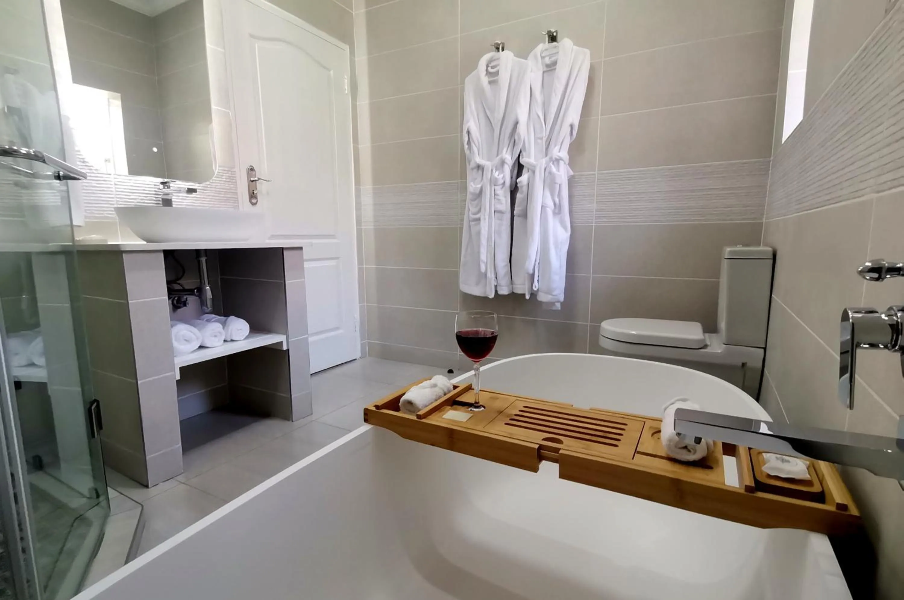 Shower in Royal Ridge Guesthouse