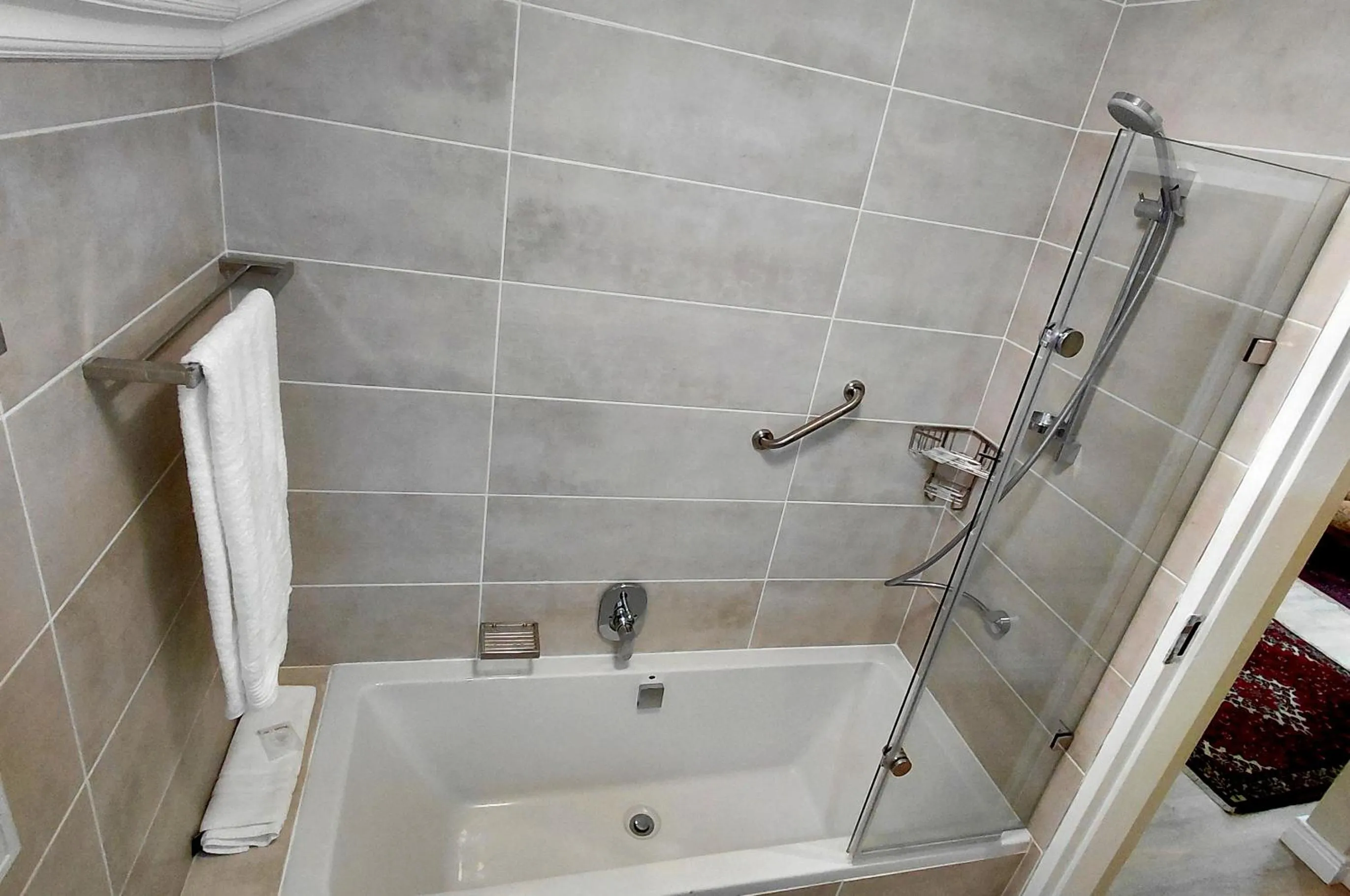 Bathroom in Royal Ridge Guesthouse