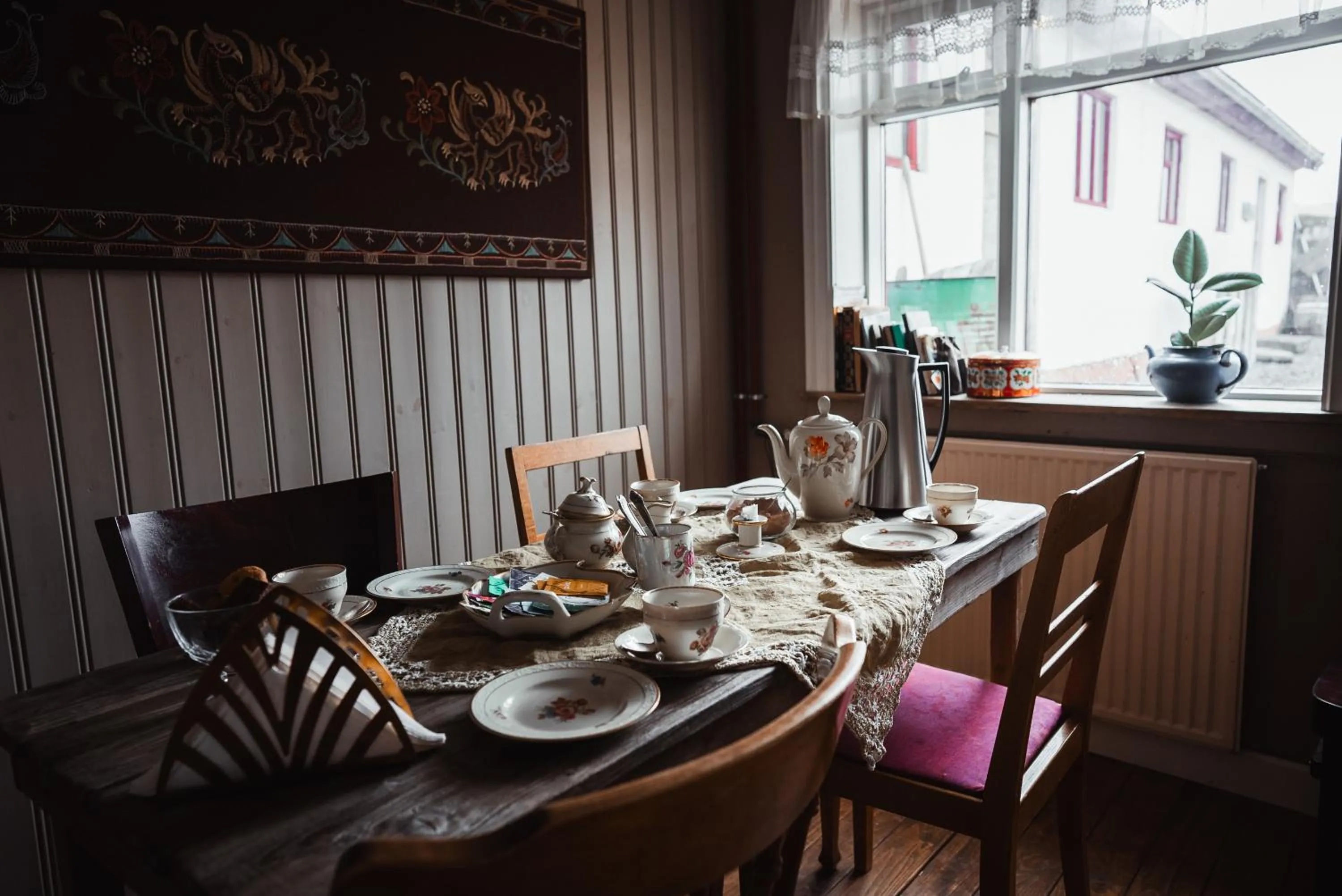 Seating area in Wilderness Center / Óbyggðasetur Íslands