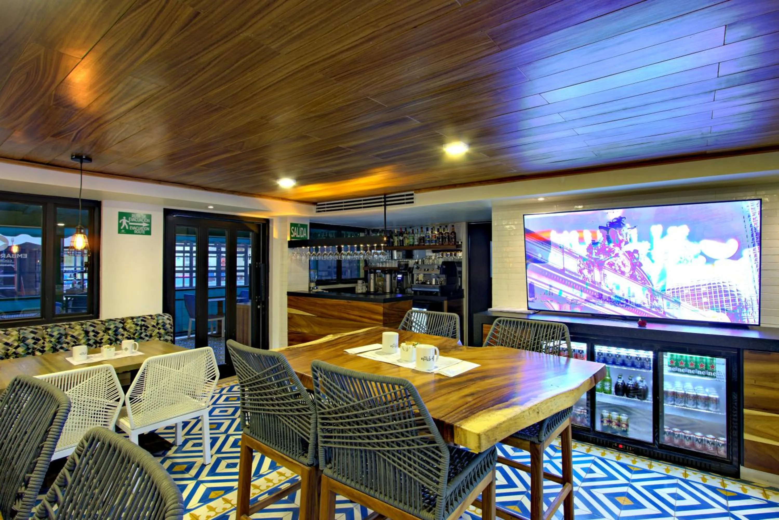 Restaurant/places to eat in La Pinta Hotel