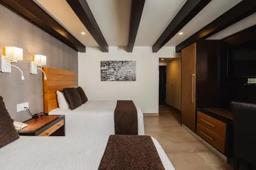 La Pinta Hotel