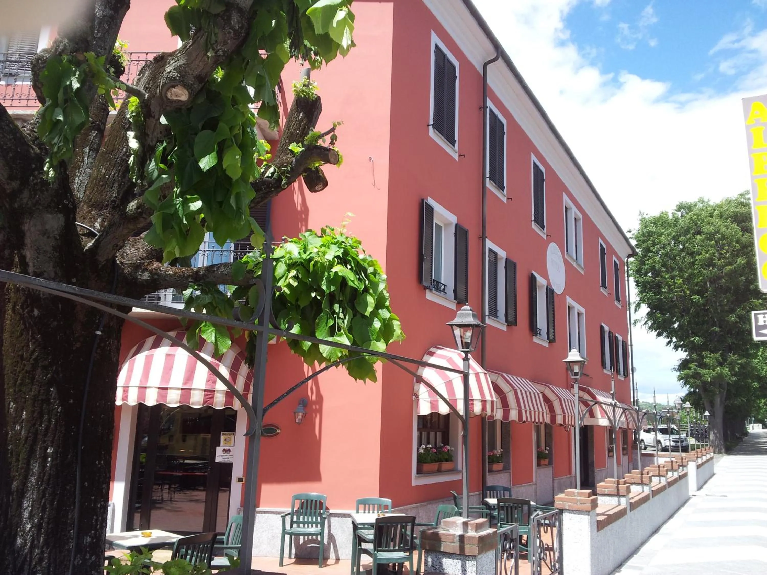 Property building in Albergo Rondò