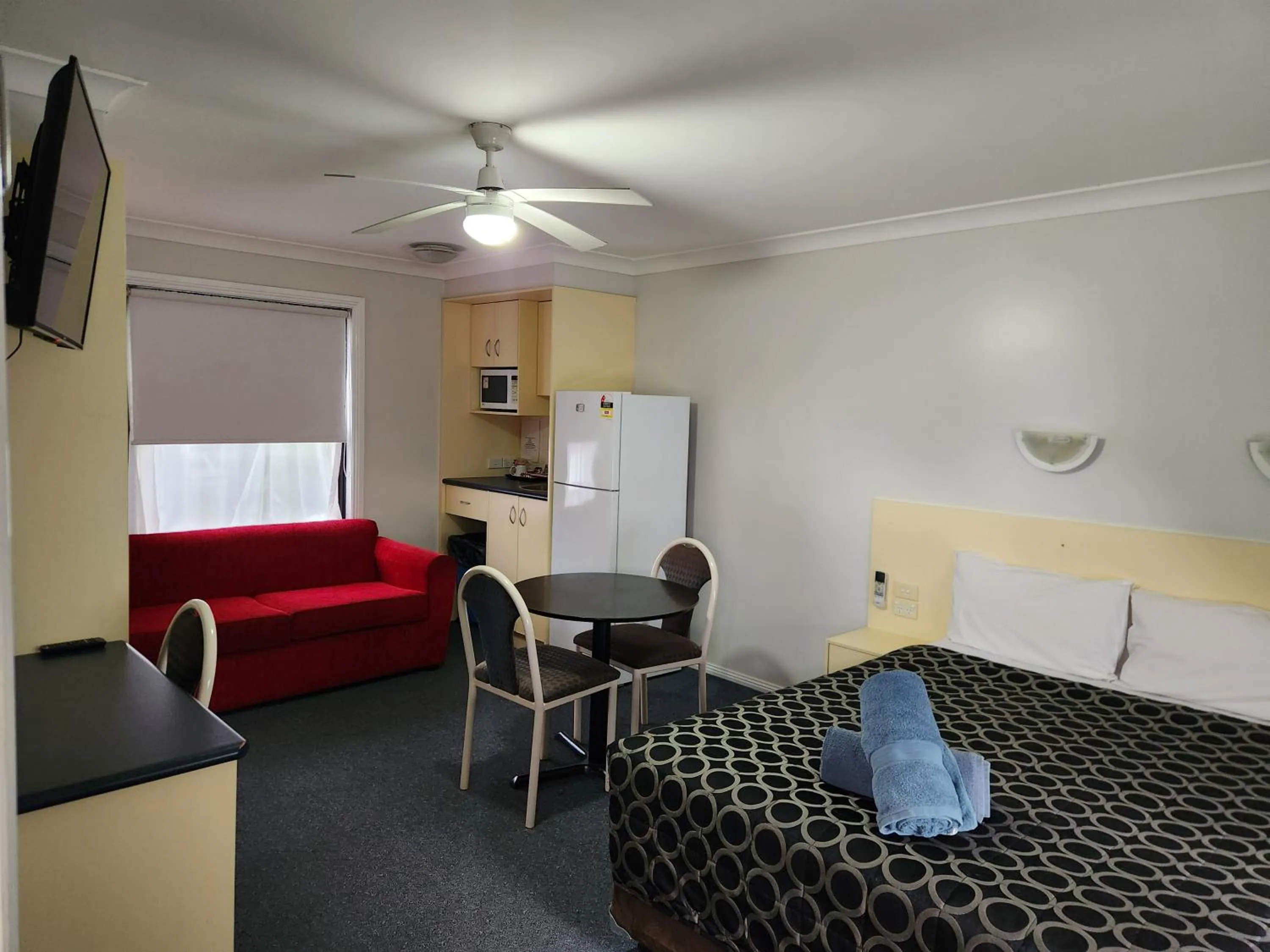 Kitchen or kitchenette in Narrabri Motel and Caravan Park