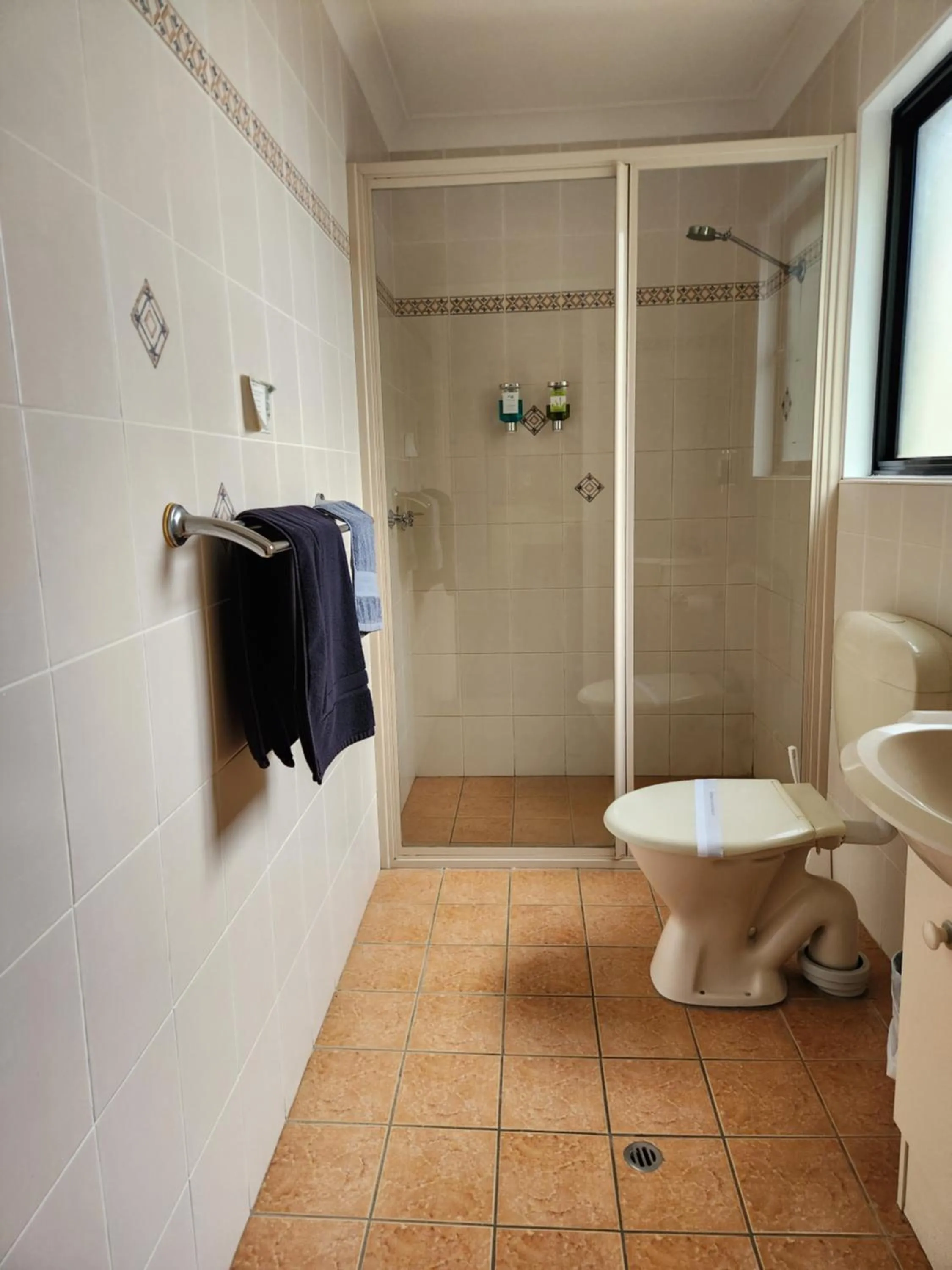 Bathroom in Narrabri Motel and Caravan Park