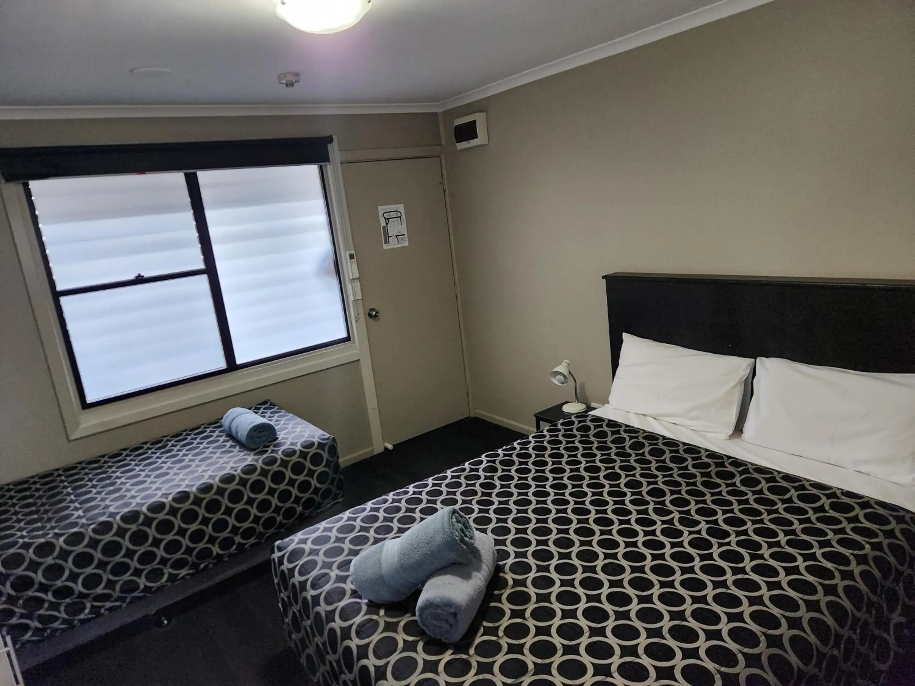 Standard Twin Room in Narrabri Motel and Caravan Park Standard Twin Room in Narrabri Motel and Caravan Park
