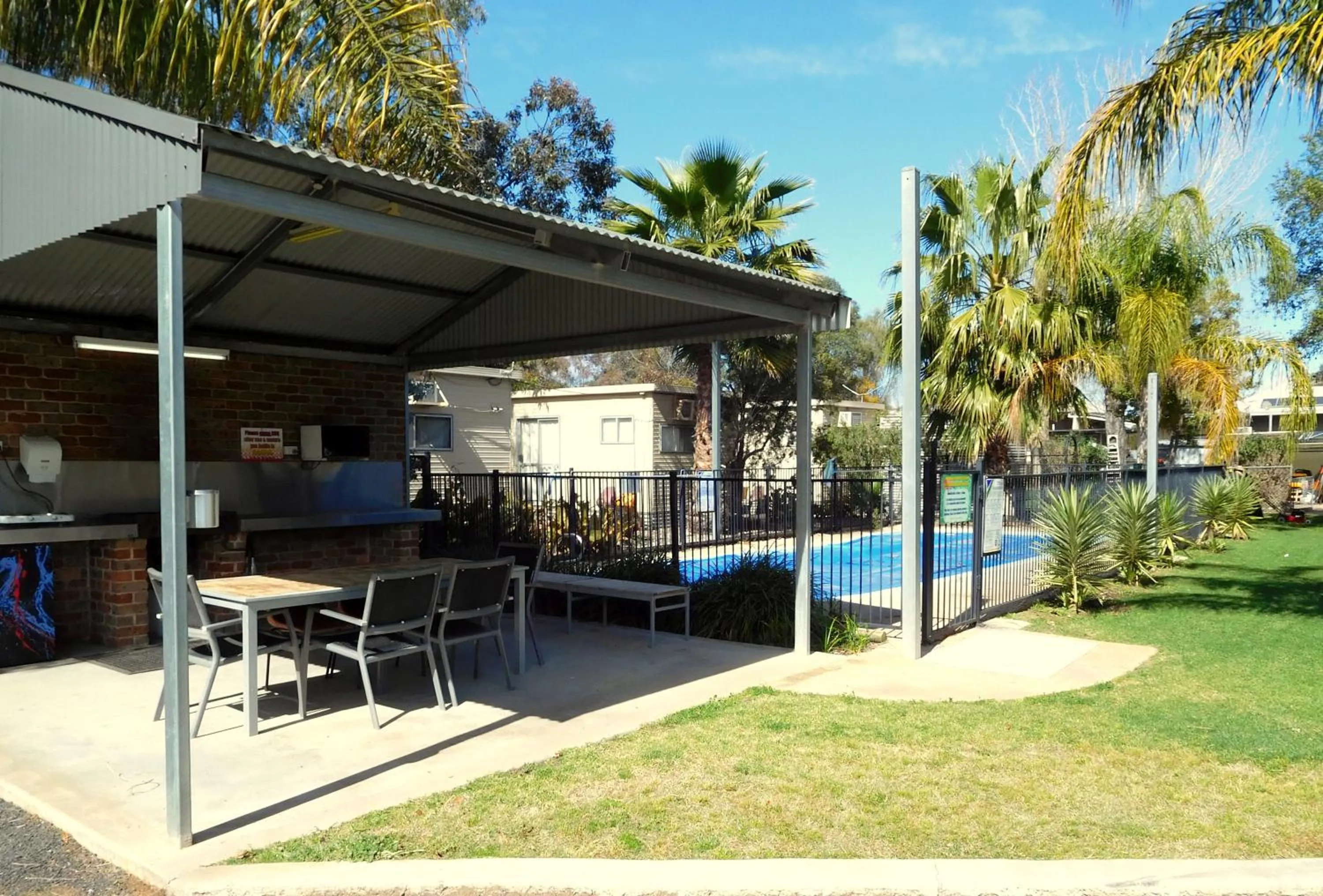 BBQ facilities in Narrabri Motel and Caravan Park