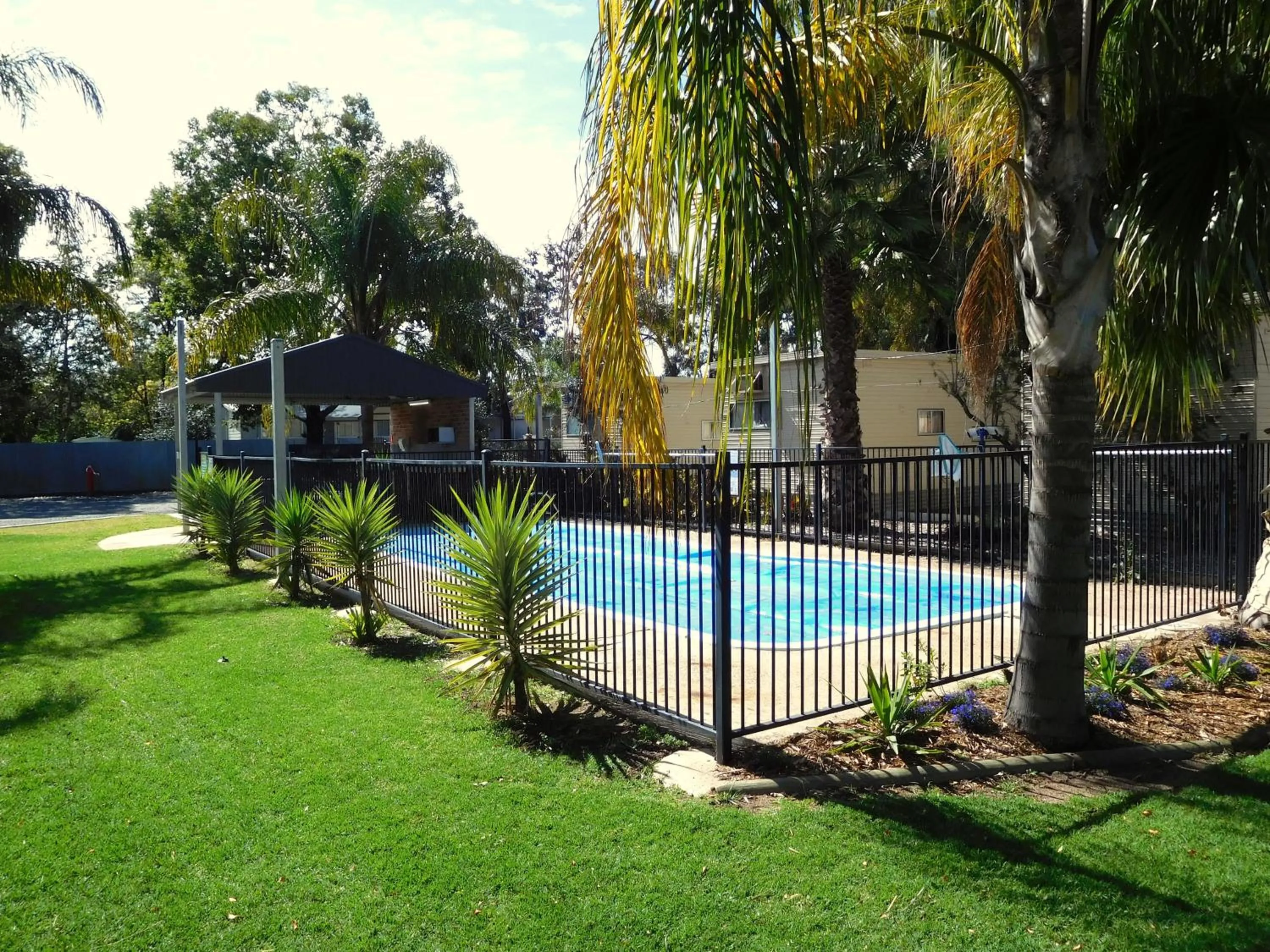 BBQ facilities in Narrabri Motel and Caravan Park