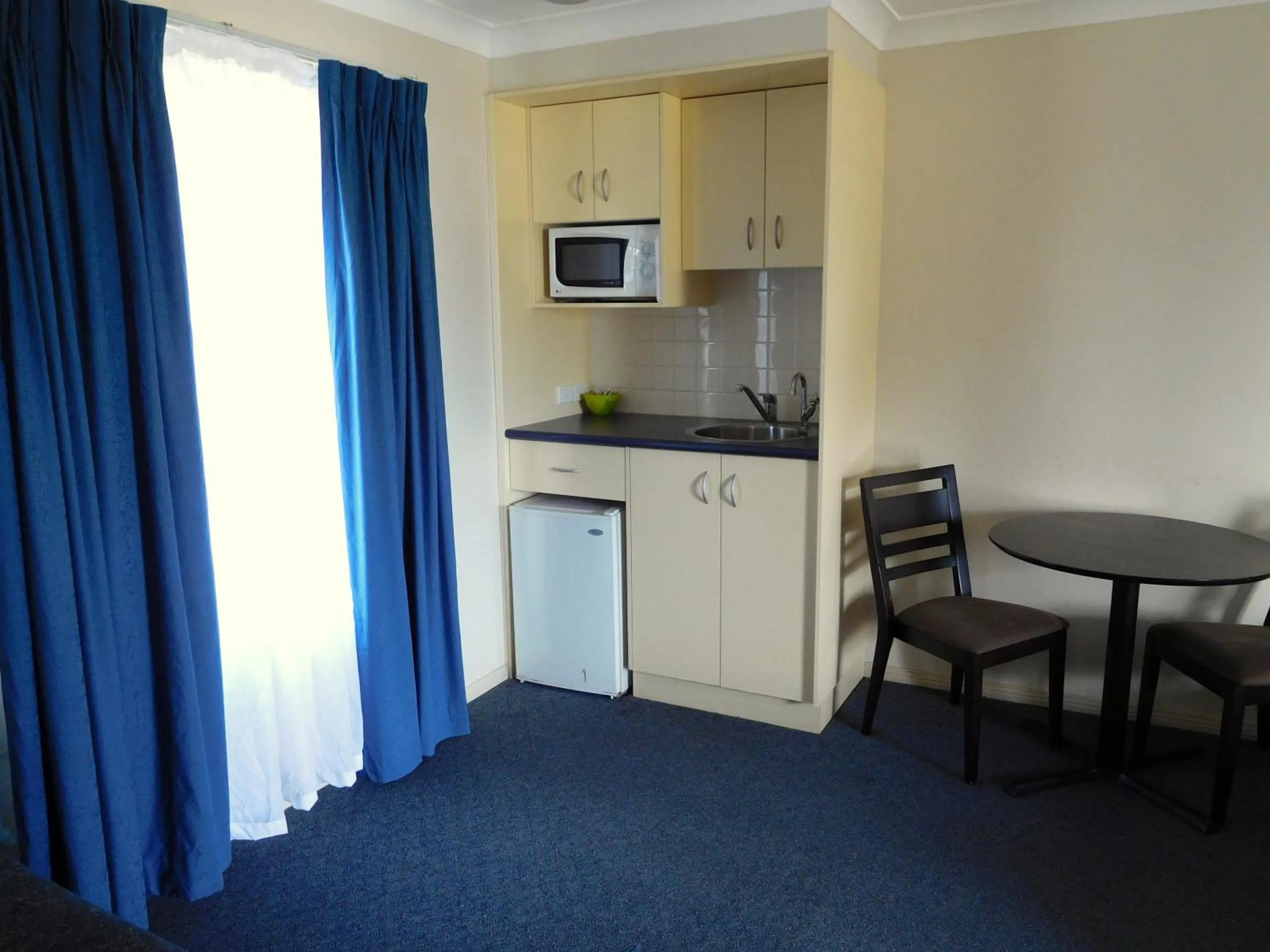 Kitchen or kitchenette in Narrabri Motel and Caravan Park