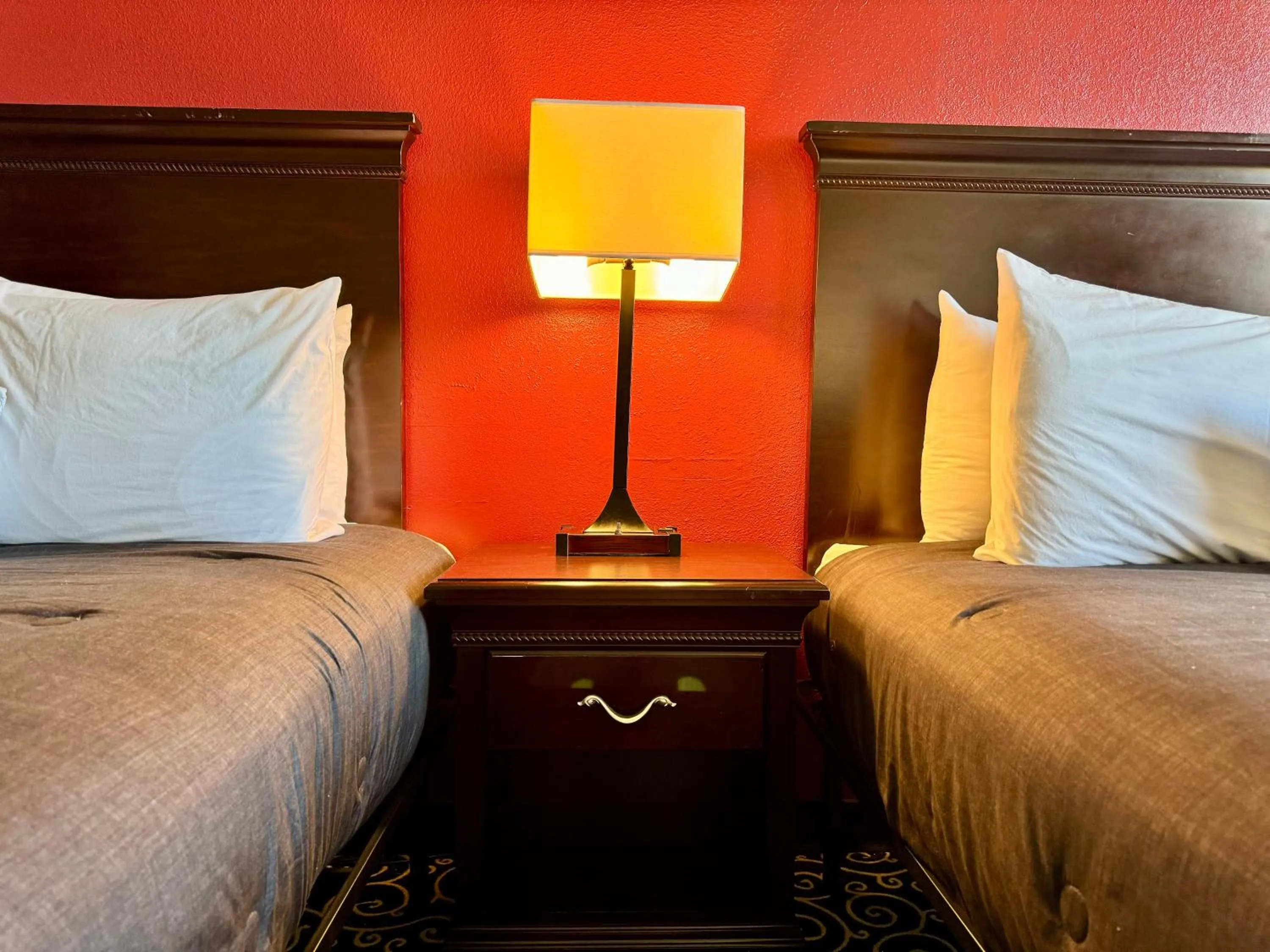 Bed in FairBridge Inn Express Hiawatha