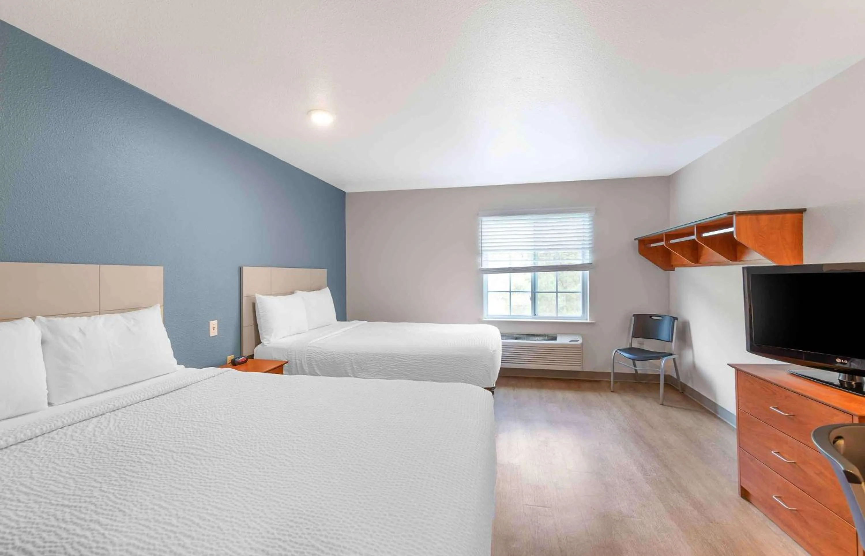 Bedroom, Bed in Extended Stay America Select Suites - Birmingham - Bessemer