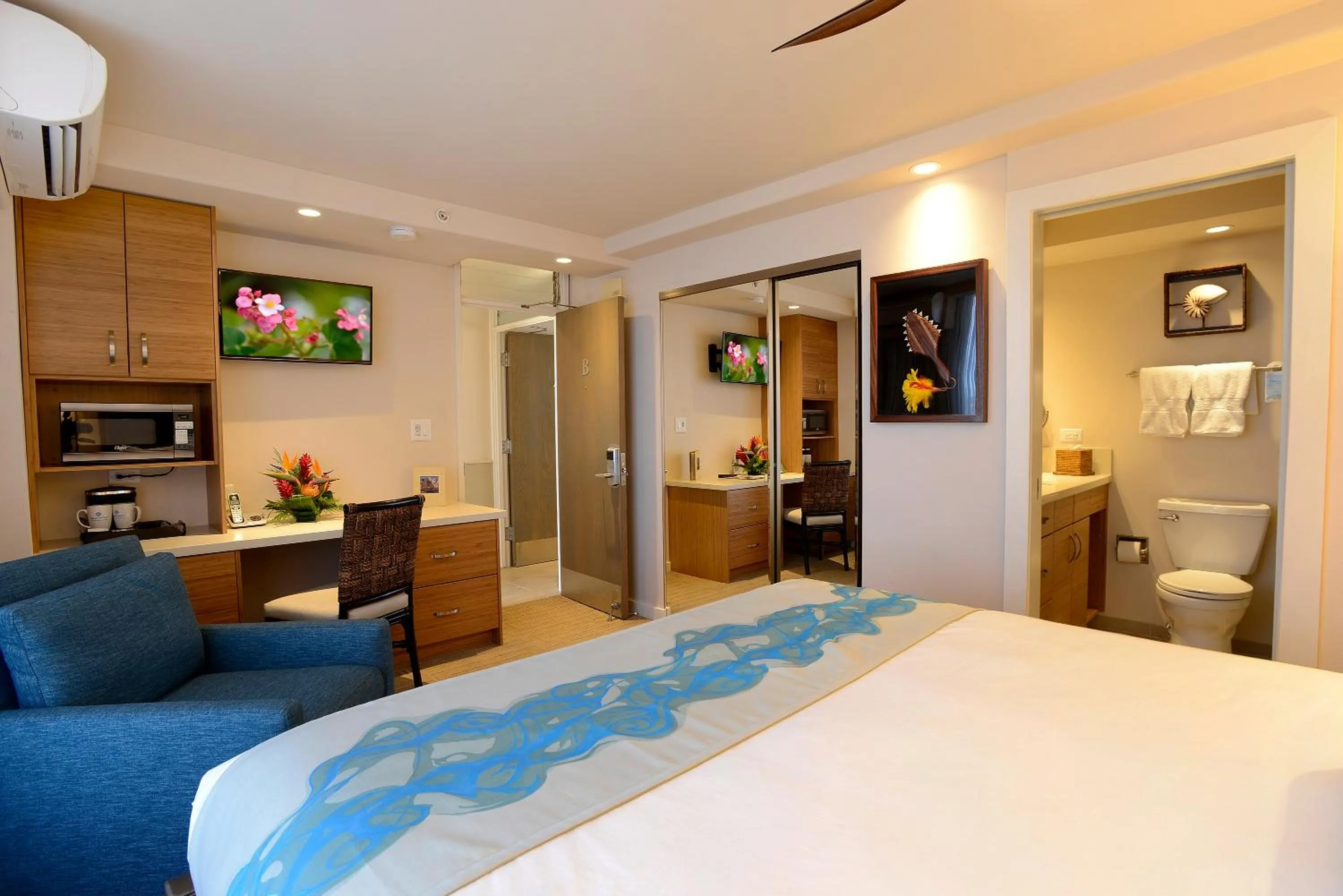 Bed in Mana Kai Maui - Official Onsite Rental Company