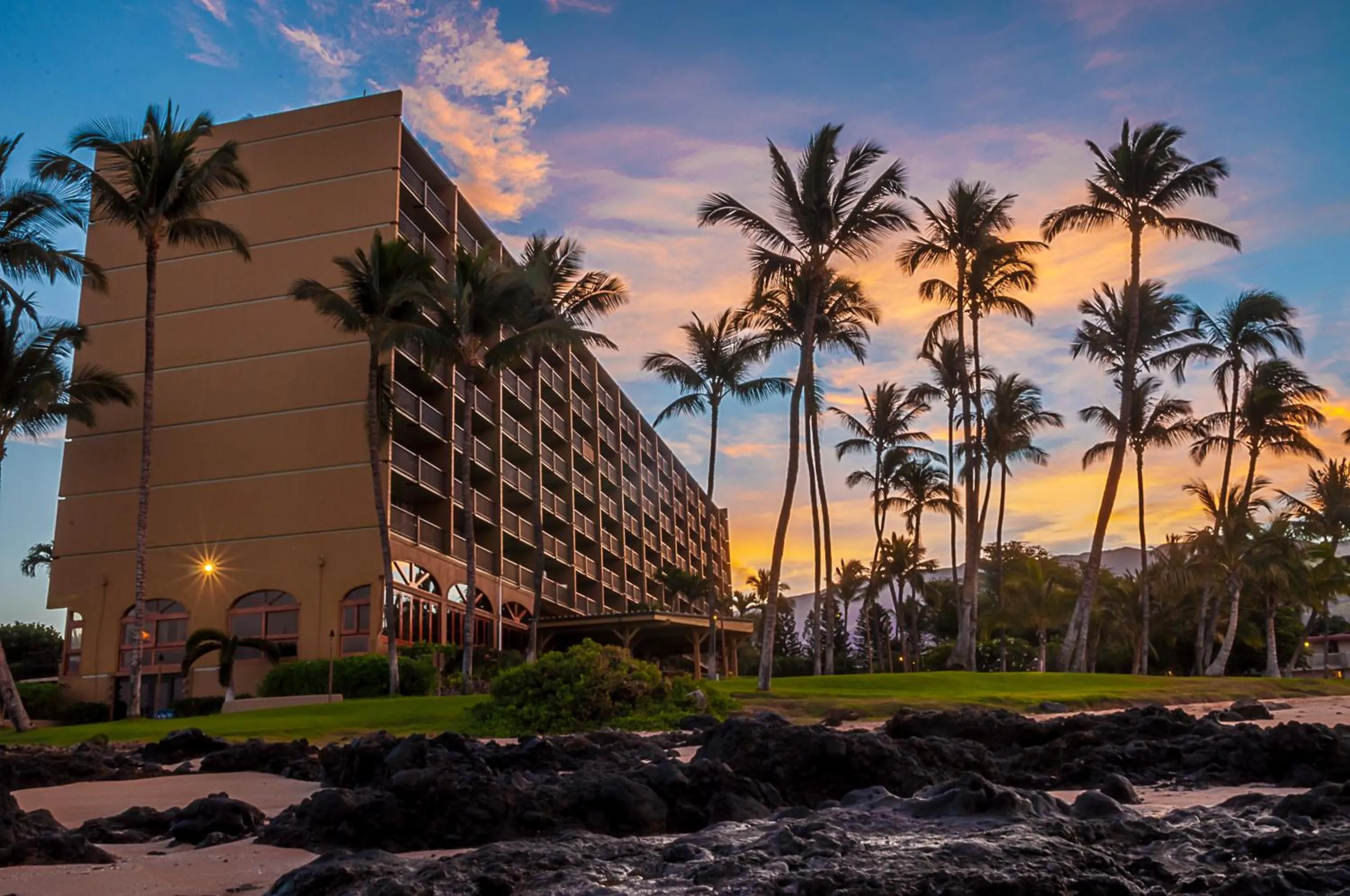 Property building in Mana Kai Maui - Official Onsite Rental Company