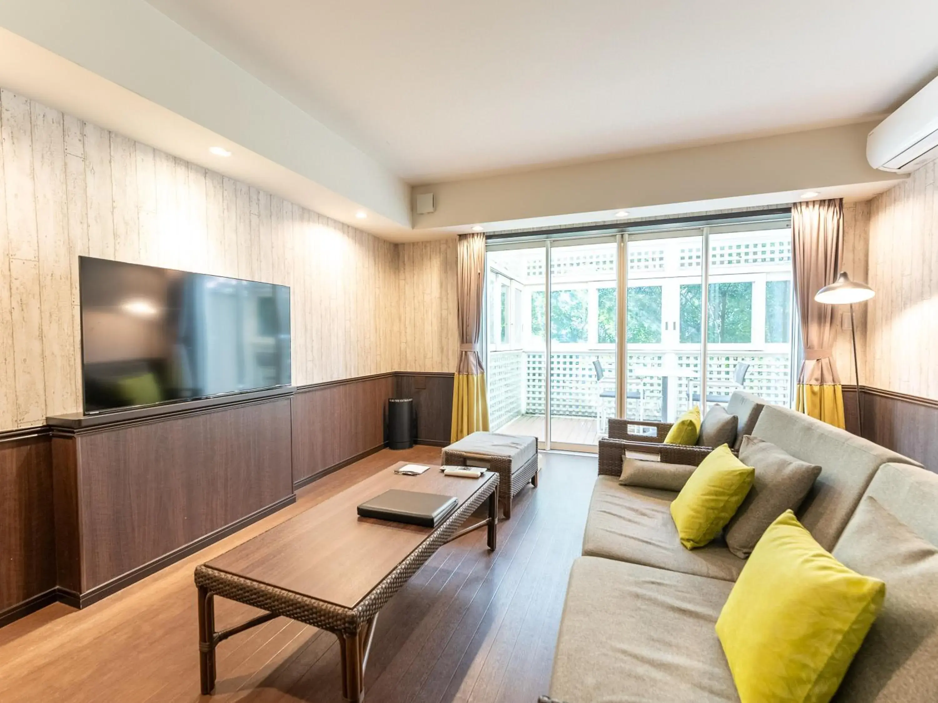 (Family Lodge) Forest Terrace with Jacuzzi / Max 4 Adult in Koyaru-no-sato Doggys Island (Family Lodge) Forest Terrace with Jacuzzi / Max 4 Adult in Koyaru-no-sato Doggys Island