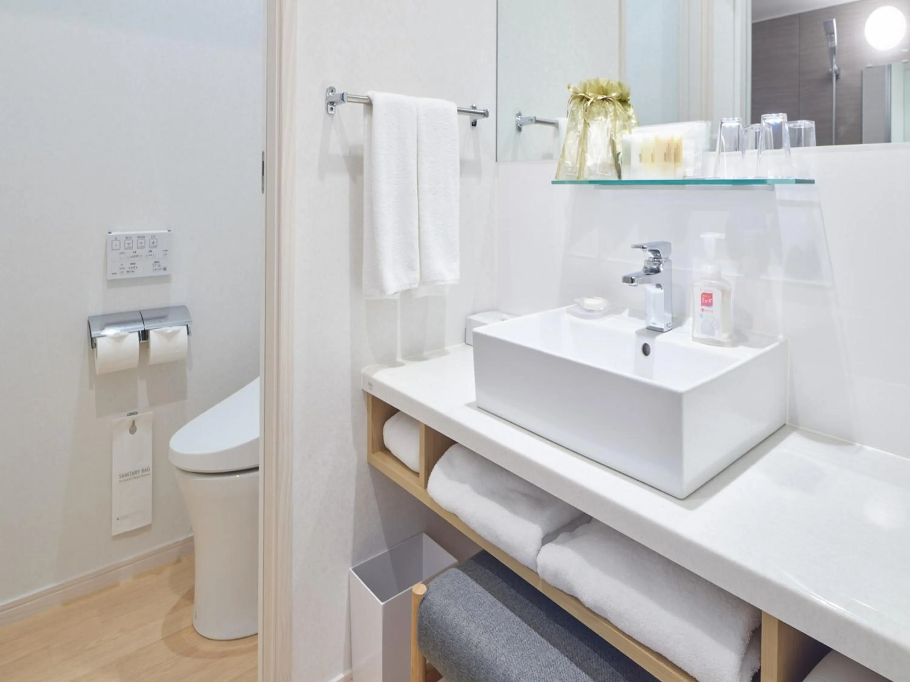 Toilet in Koyaru-no-sato Doggys Island