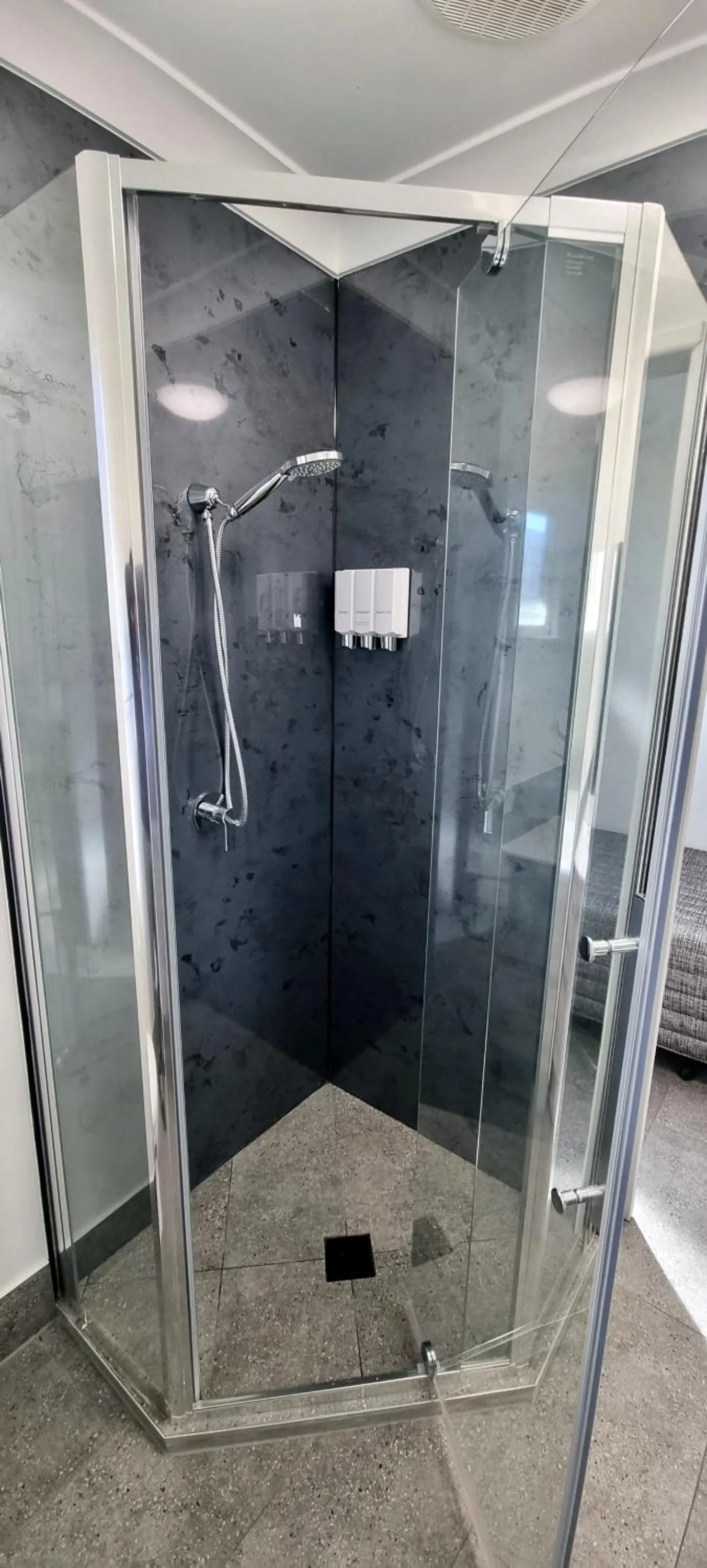 Bathroom in Y Motels Kingaroy