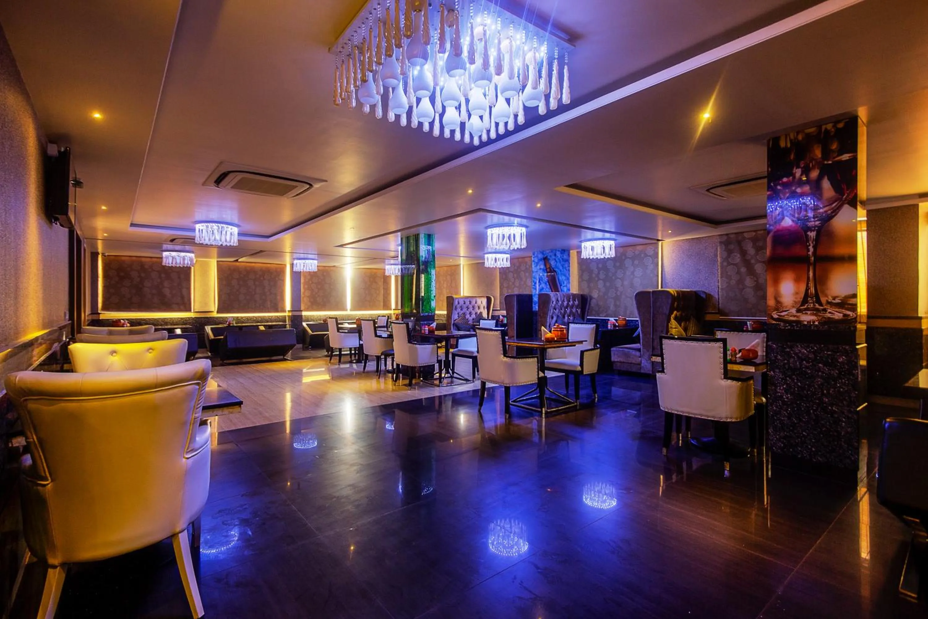 Restaurant/places to eat in Treebo Shivani