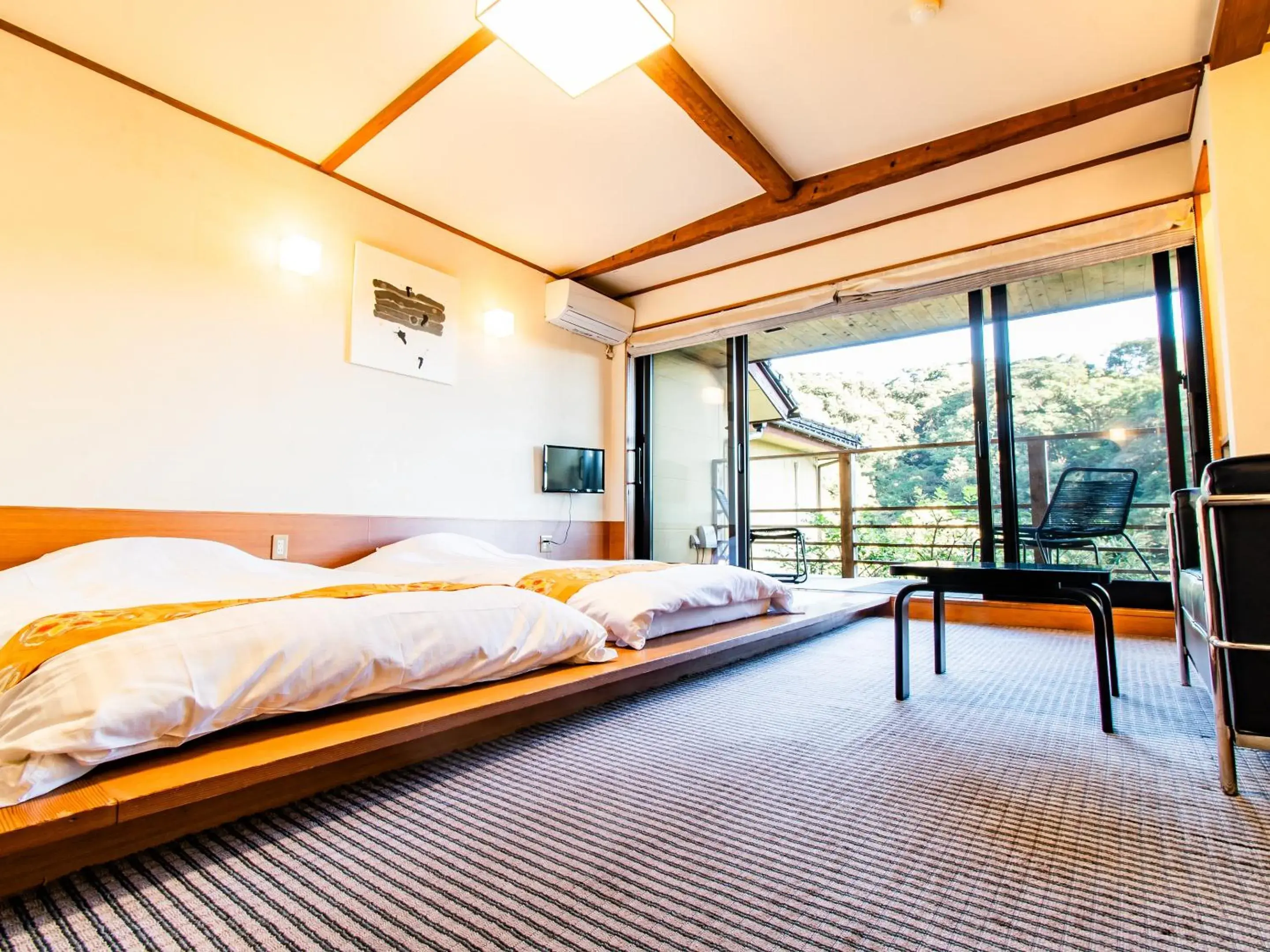 Twin Room with Low Beds - single occupancy - Non-Smoking in Kirishima Momijidani Seiryuso Twin Room with Low Beds - single occupancy - Non-Smoking in Kirishima Momijidani Seiryuso