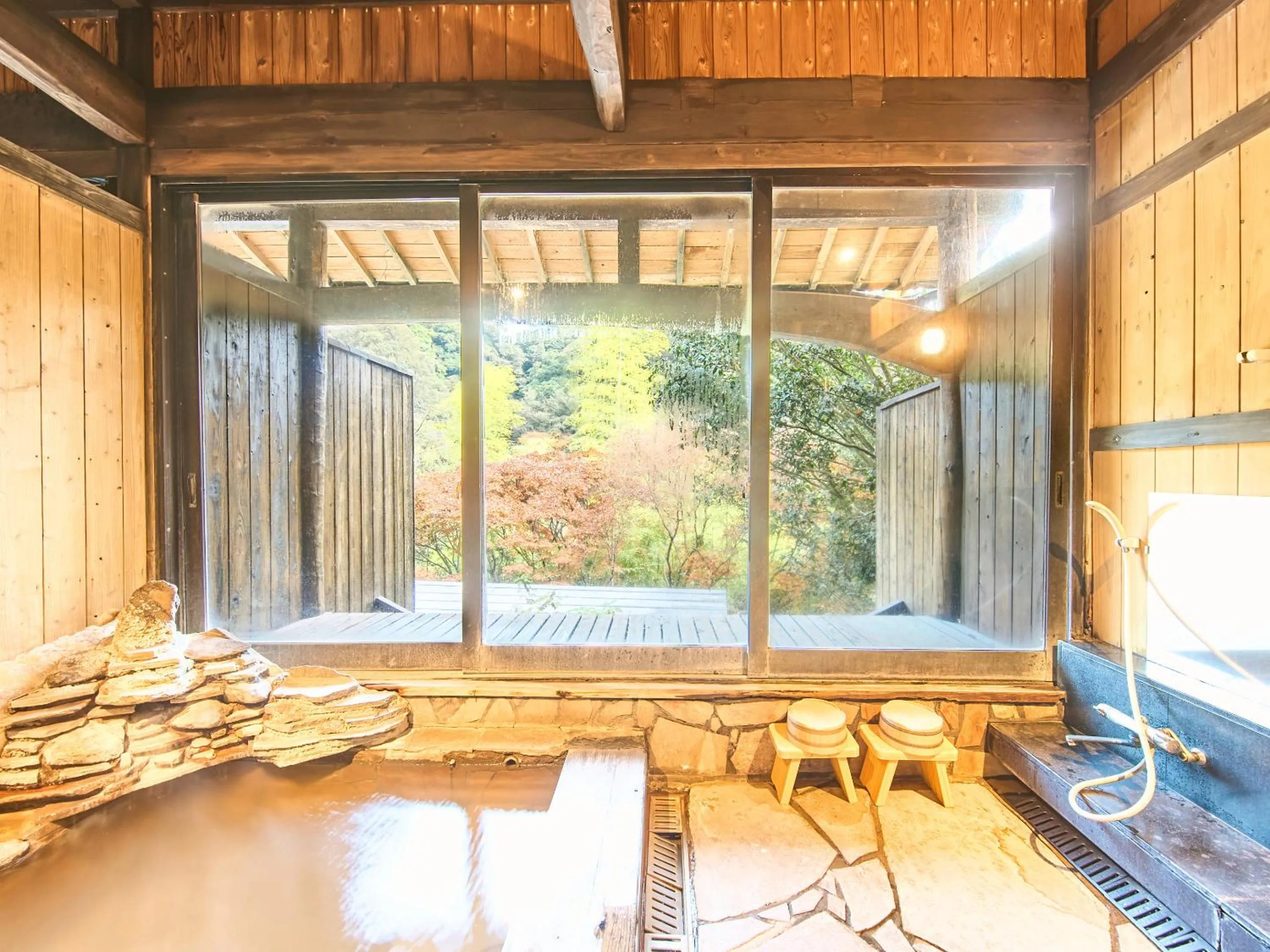 Family in Kirishima Momijidani Seiryuso