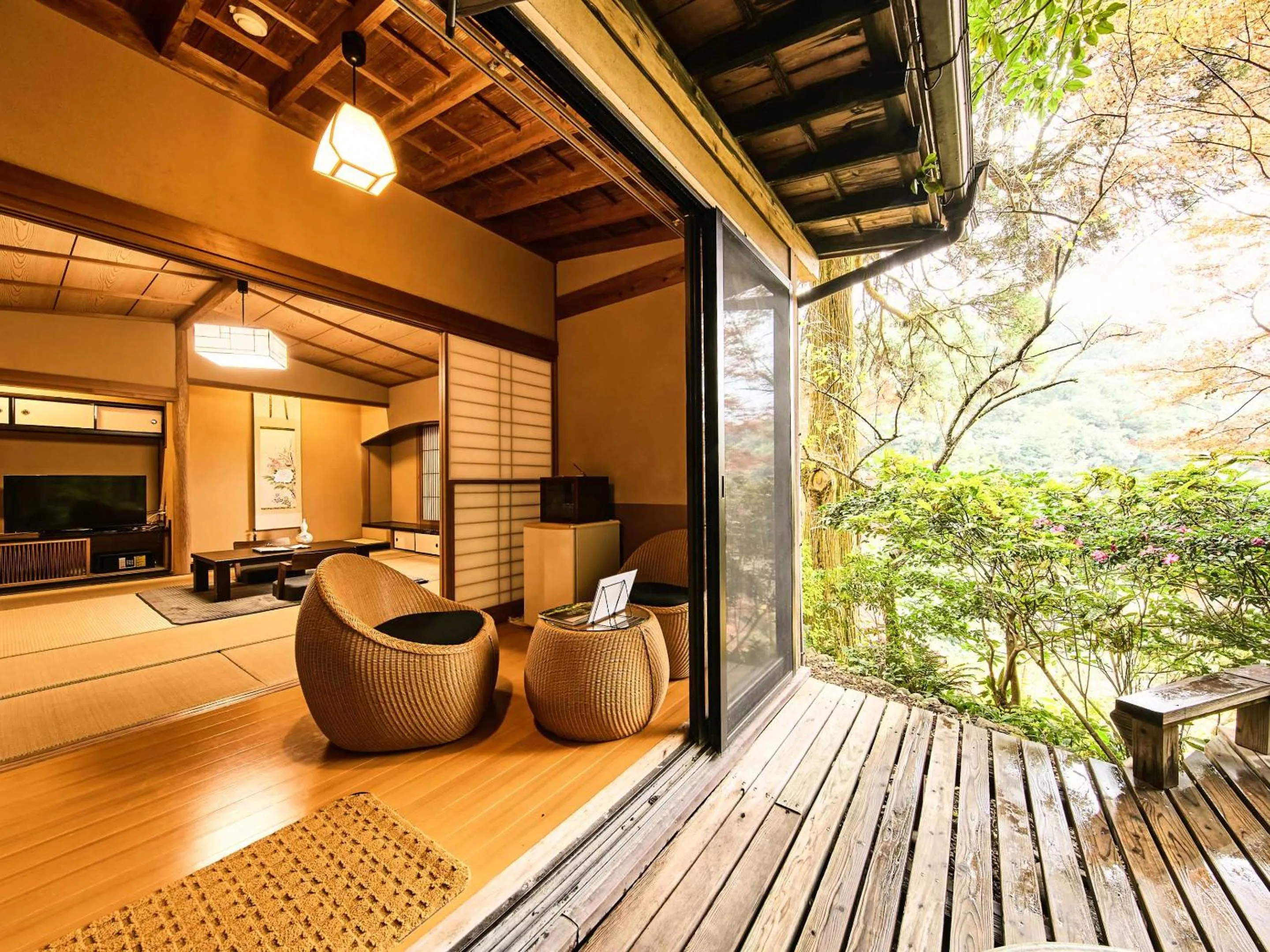 Photo of the whole room in Kirishima Momijidani Seiryuso