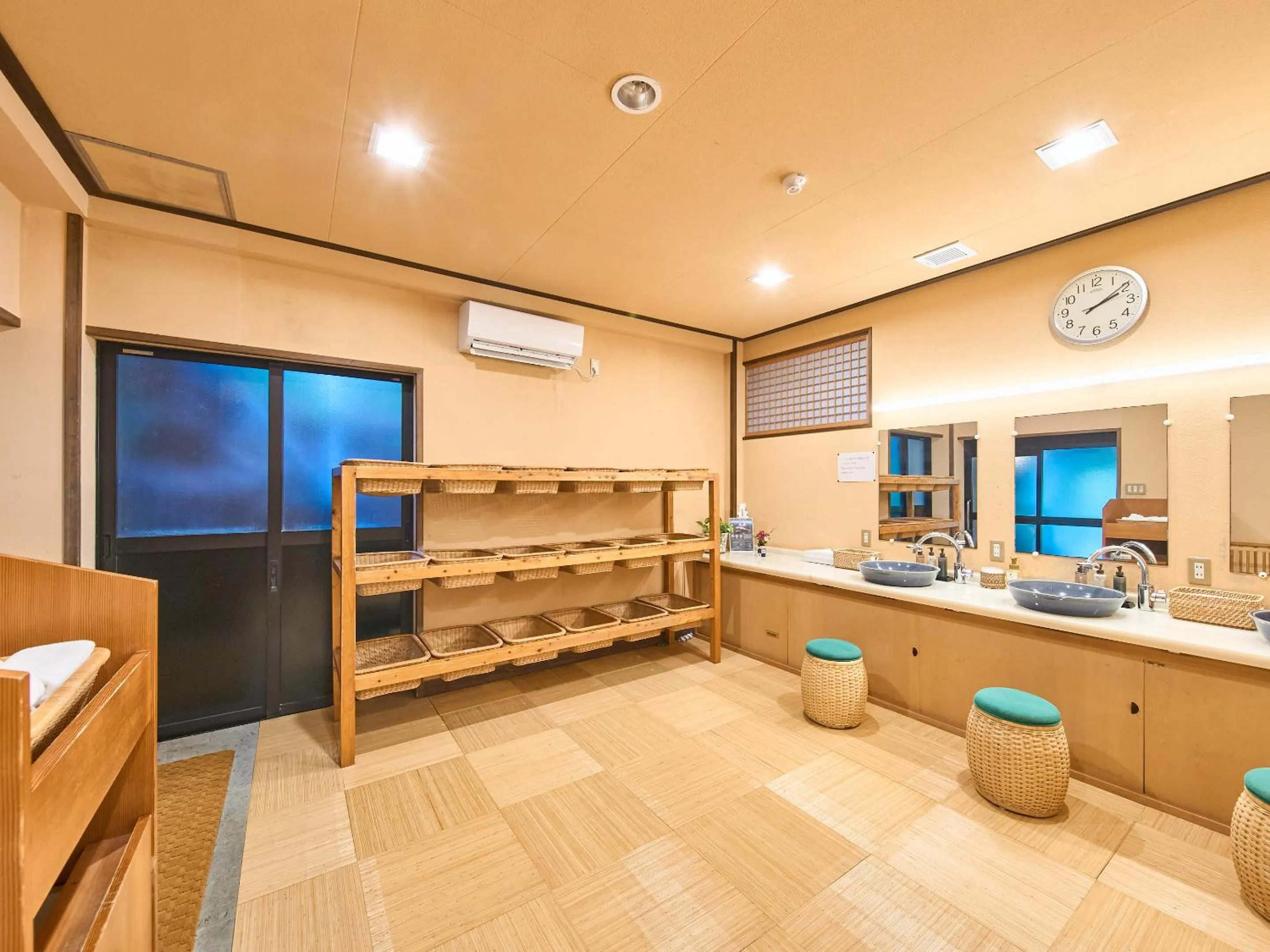 Public Bath in Kirishima Momijidani Seiryuso