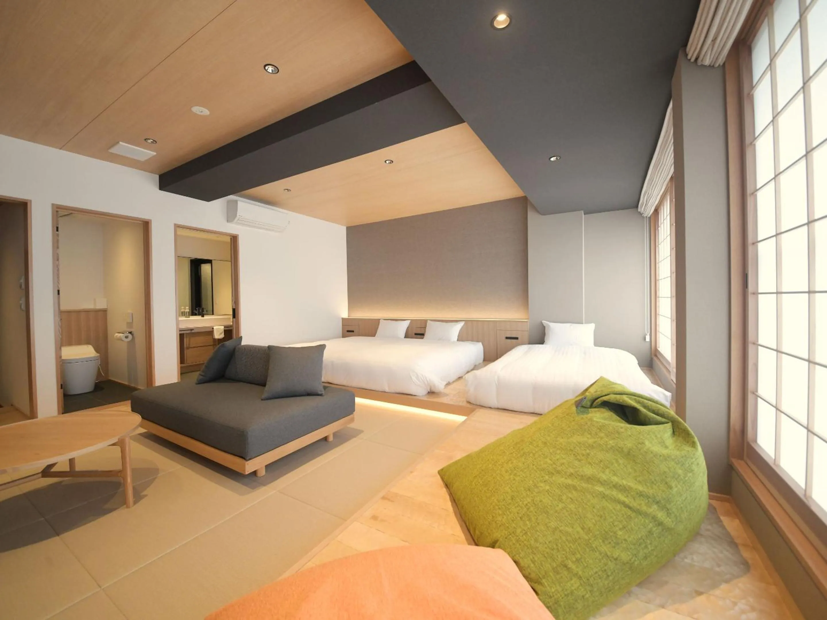 Photo of the whole room, Bed in Kirishima Momijidani Seiryuso