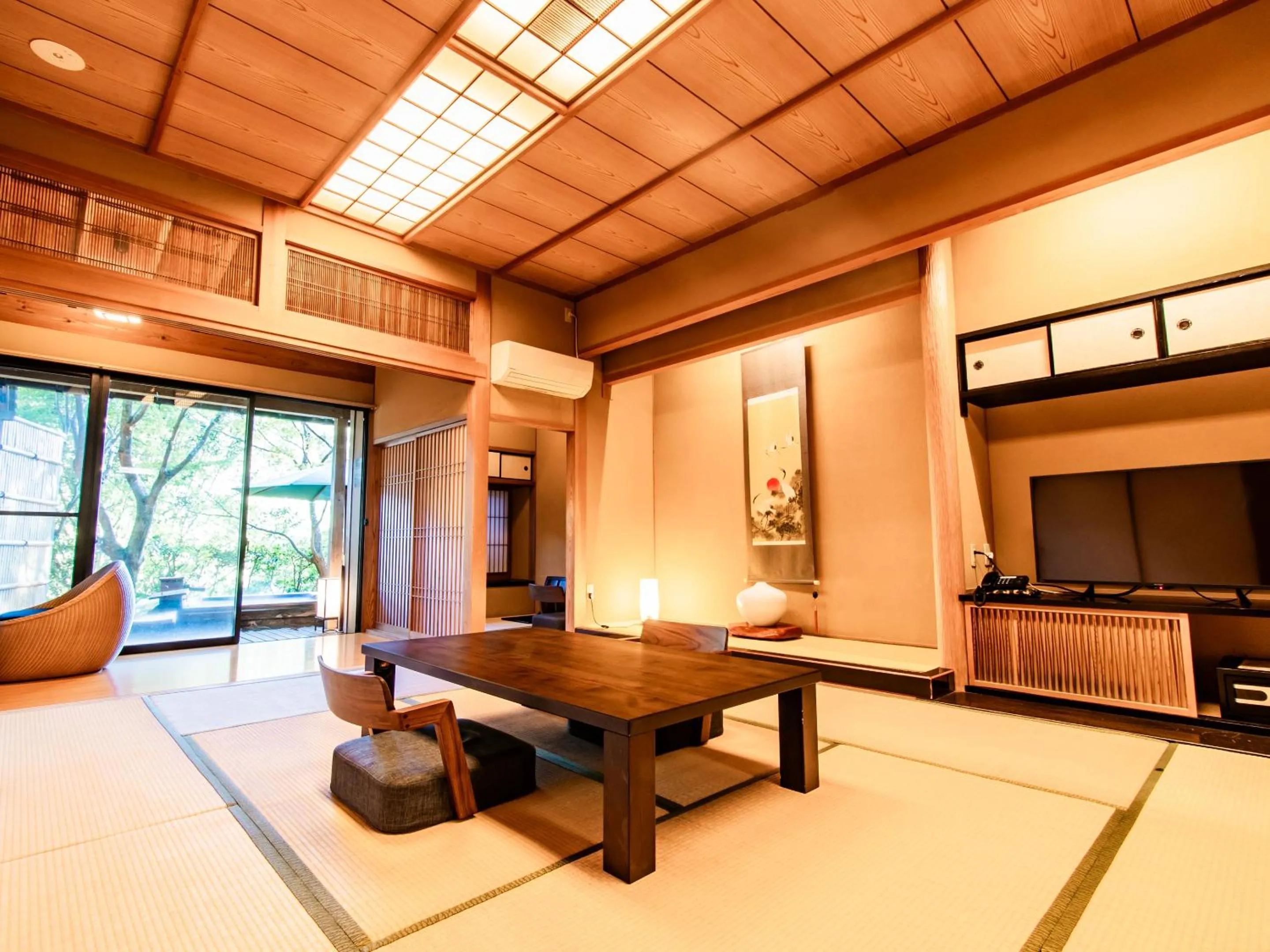 Photo of the whole room in Kirishima Momijidani Seiryuso