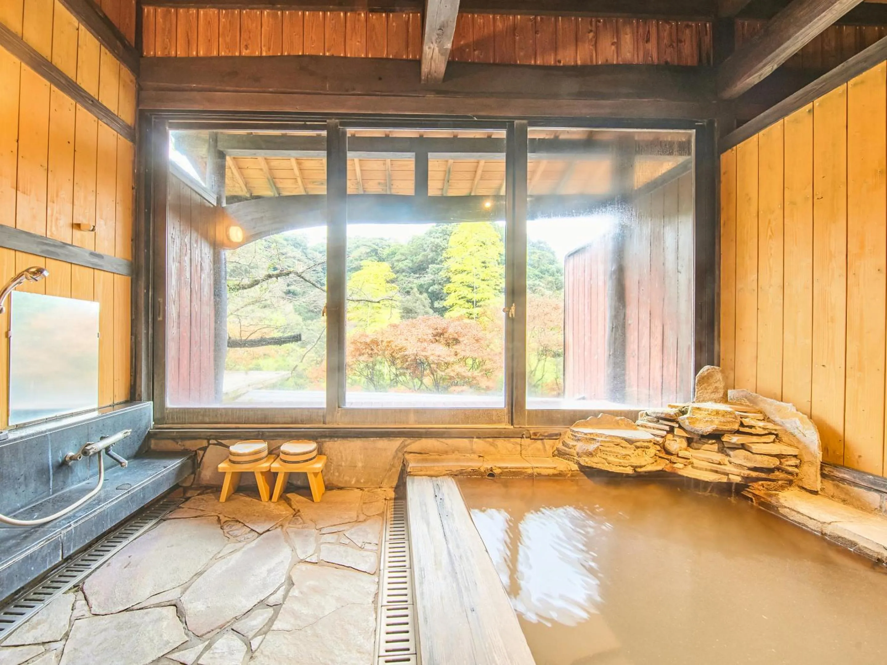 Family in Kirishima Momijidani Seiryuso