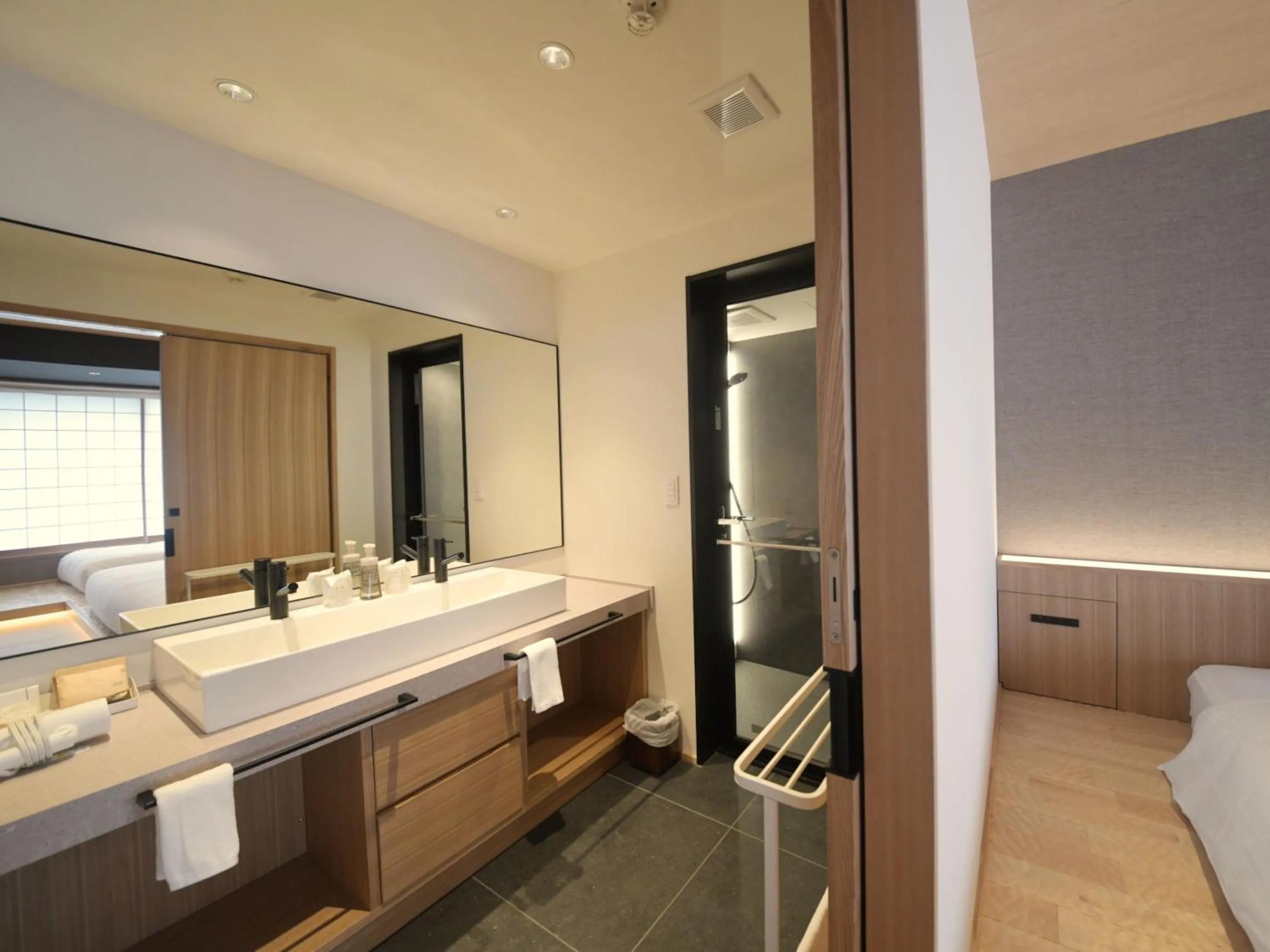 Shower, Bed in Kirishima Momijidani Seiryuso