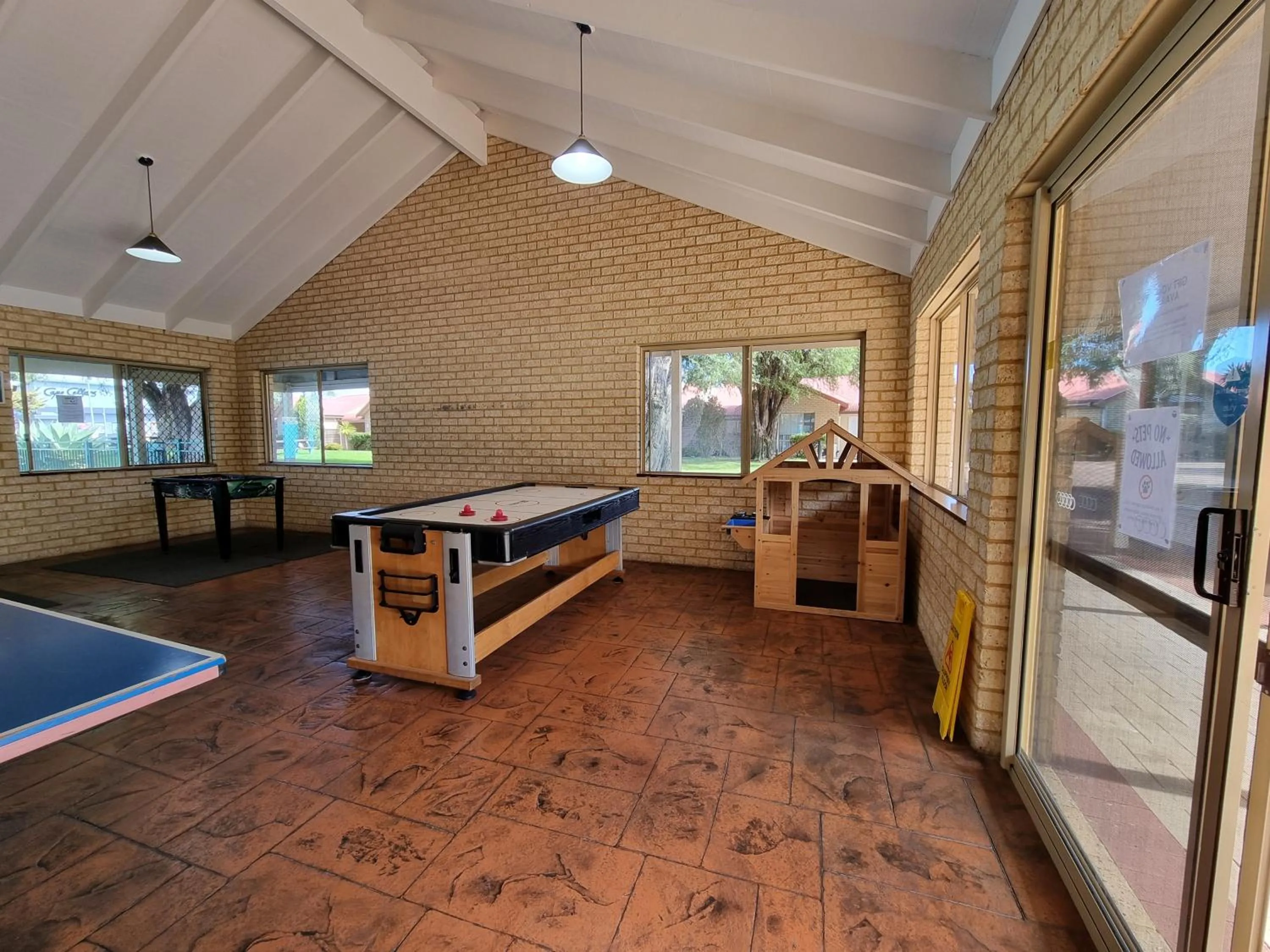 Game Room in Busselton Villas and Glamping Village