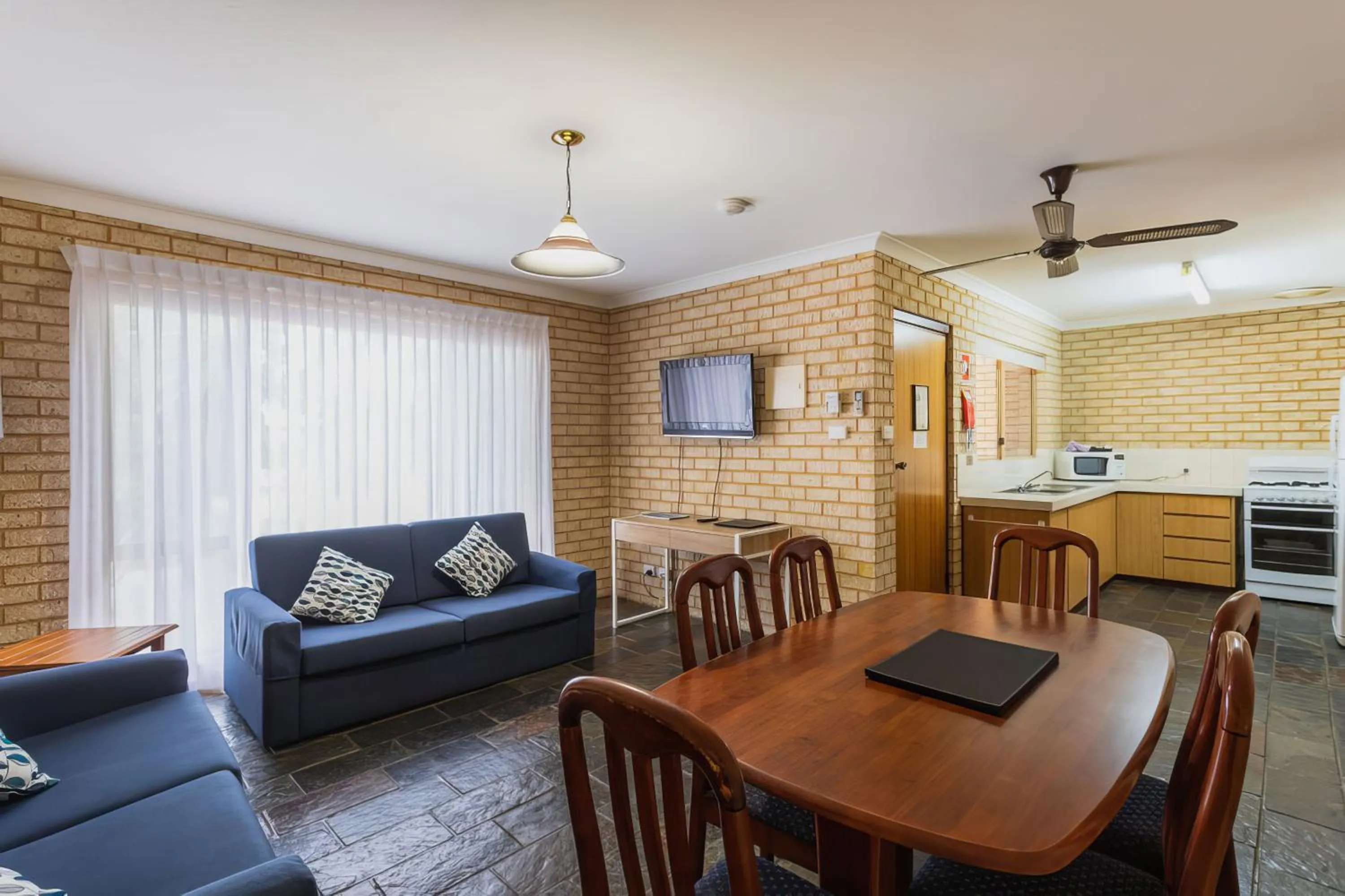 Living room in Busselton Villas and Glamping Village