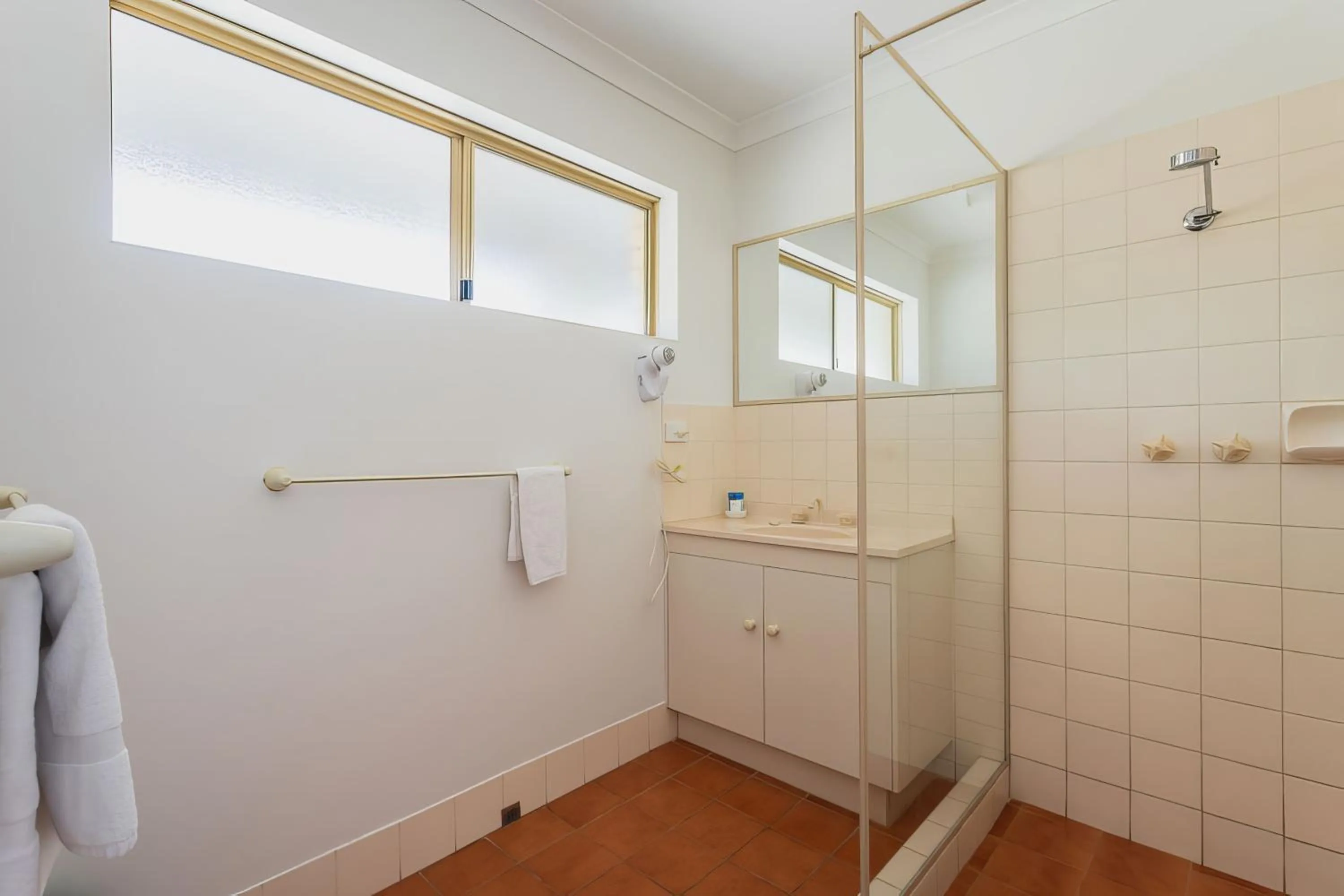 Shower in Busselton Villas and Glamping Village